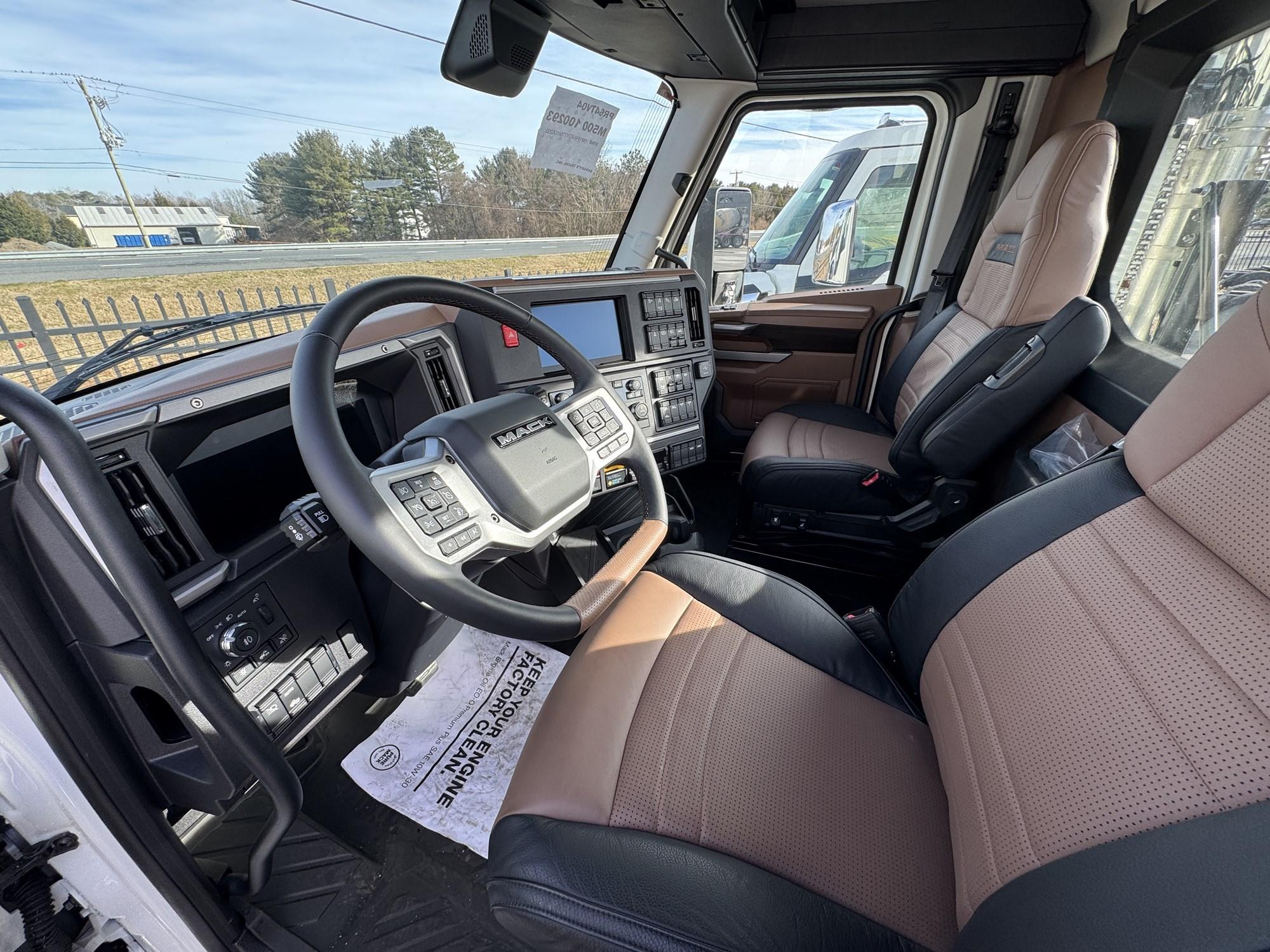 2026 Mack Pioneer — photo 3