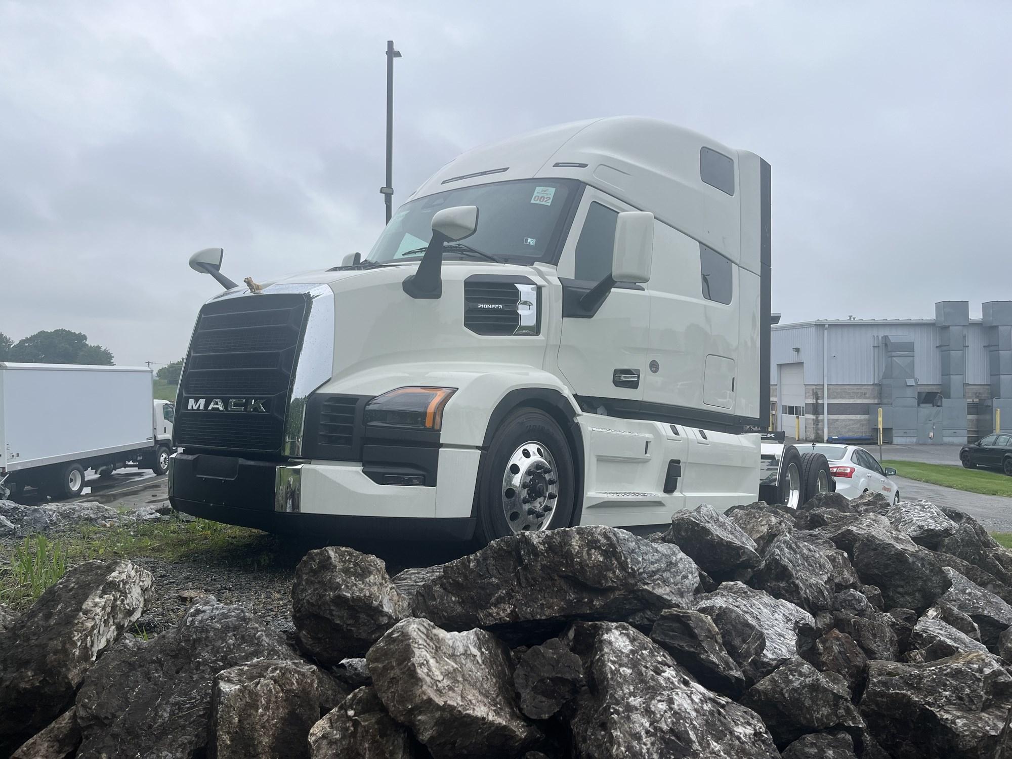 2026 Mack Pioneer — photo 2