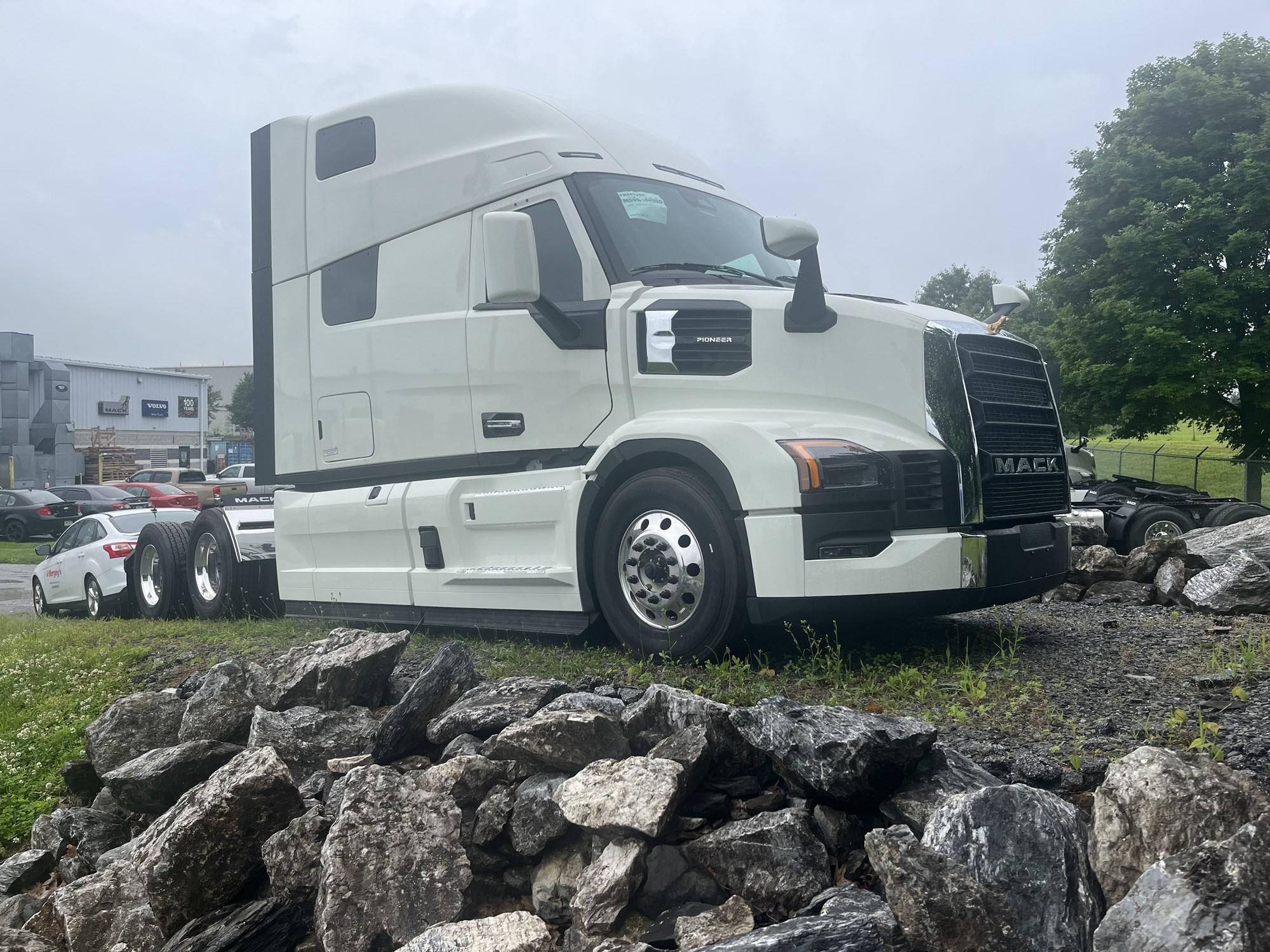2026 Mack Pioneer — photo 3