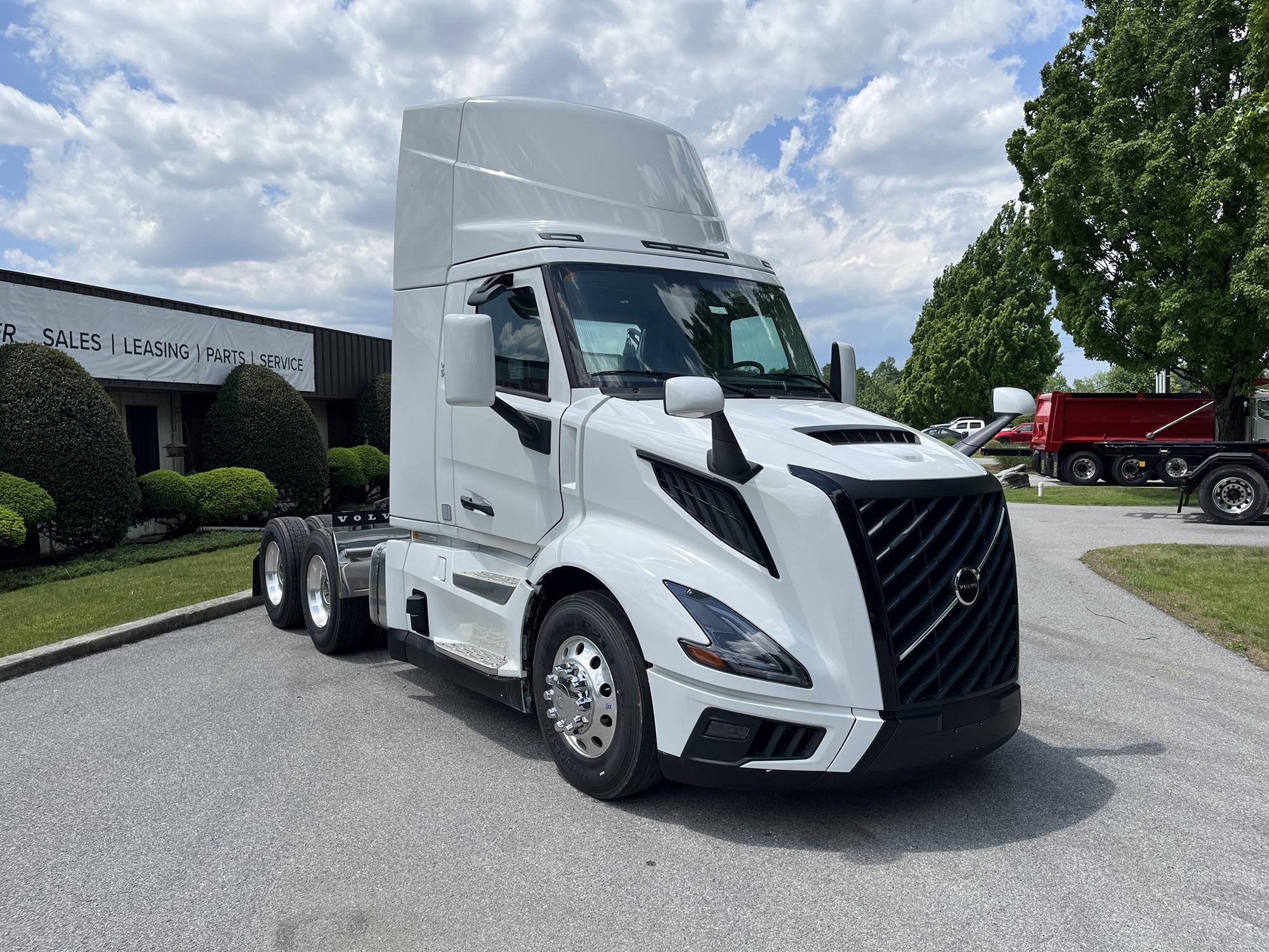 2025 Volvo — photo 3