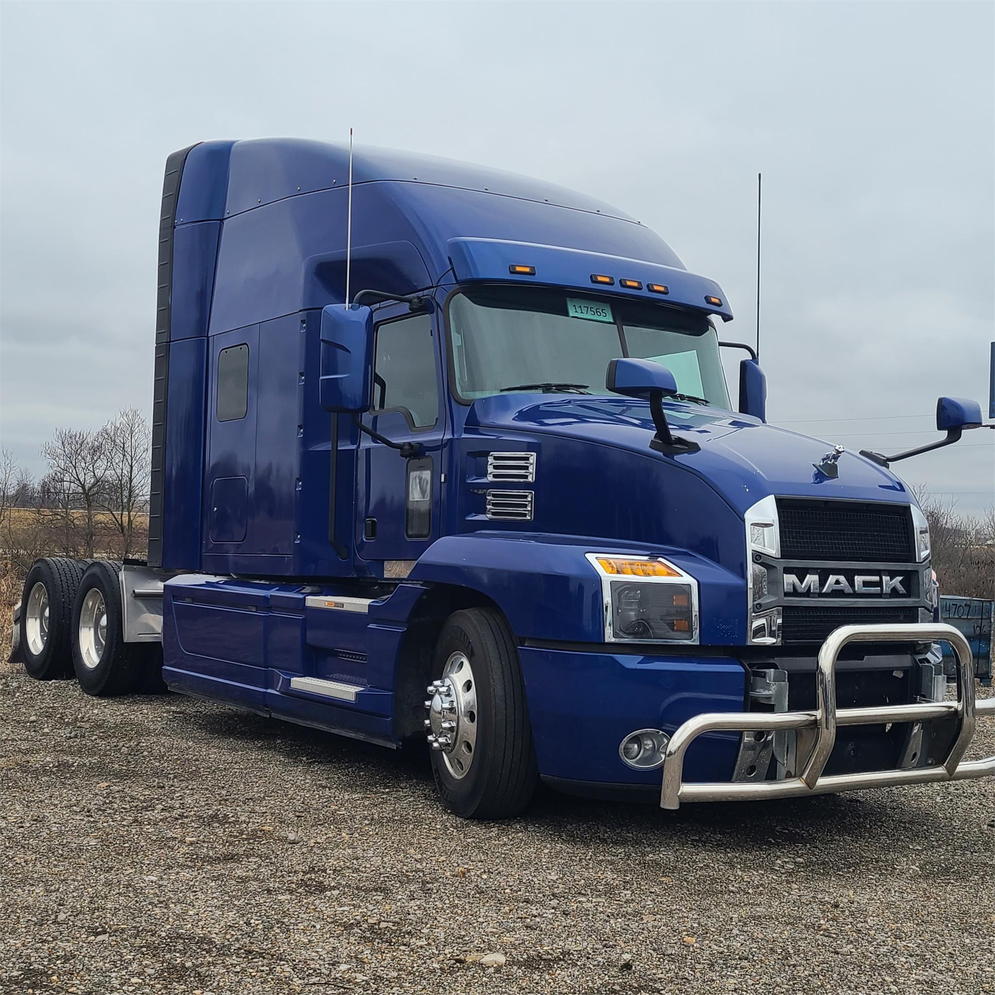 2020 Mack Anthem — photo 5