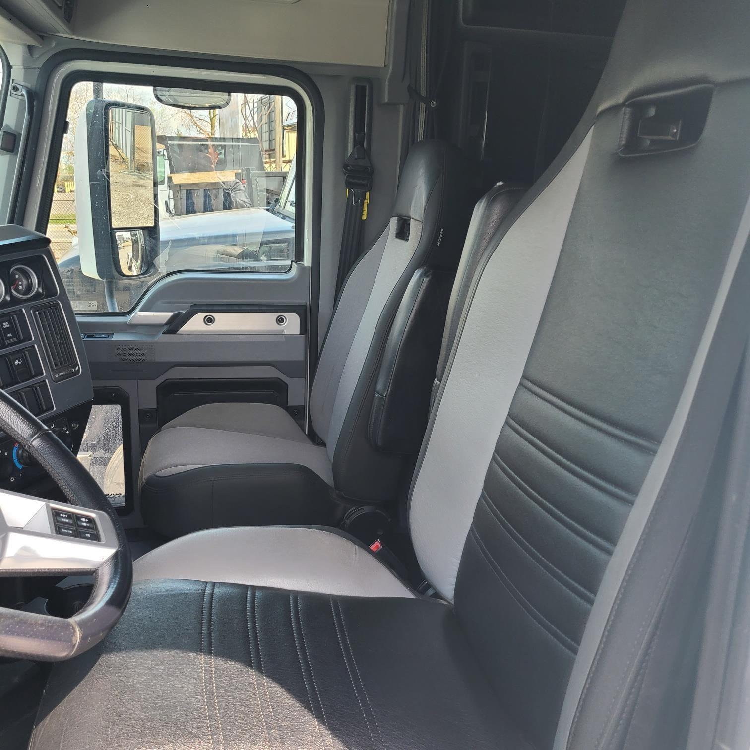 2020 Mack Anthem — photo 6