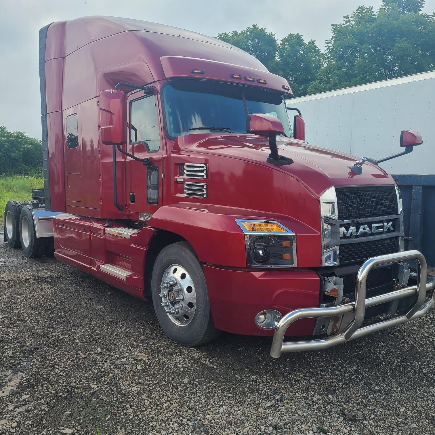 2020 Mack Anthem — photo 3