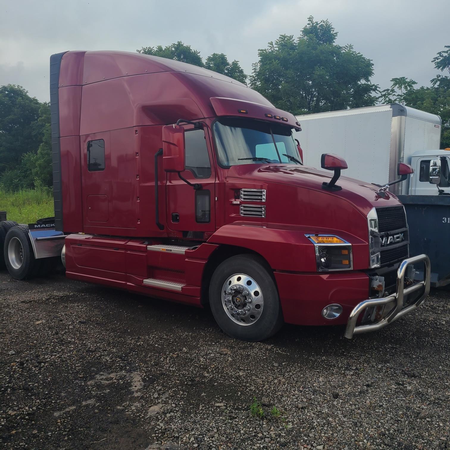 2020 Mack Anthem — photo 2