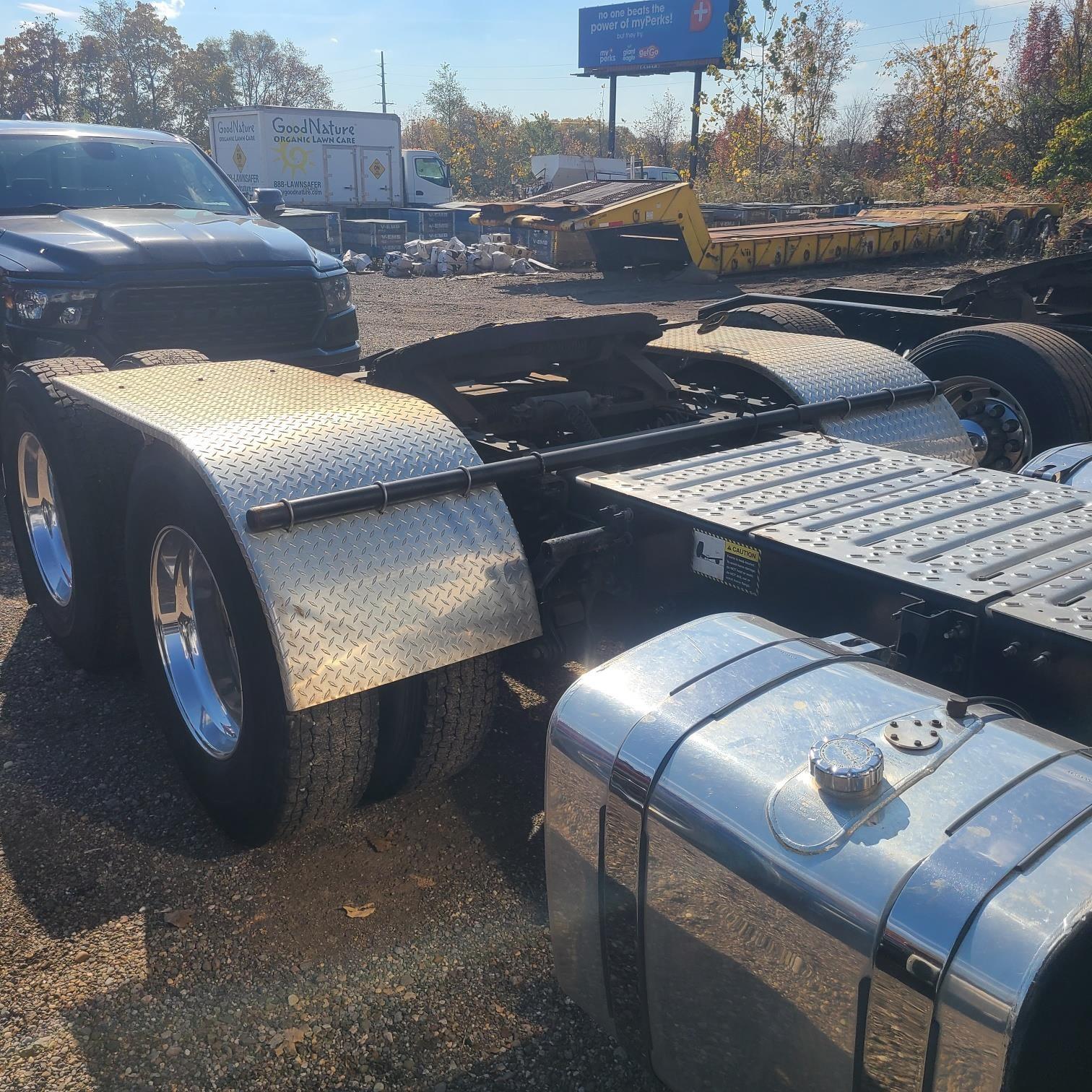2019 Mack Anthem — photo 6