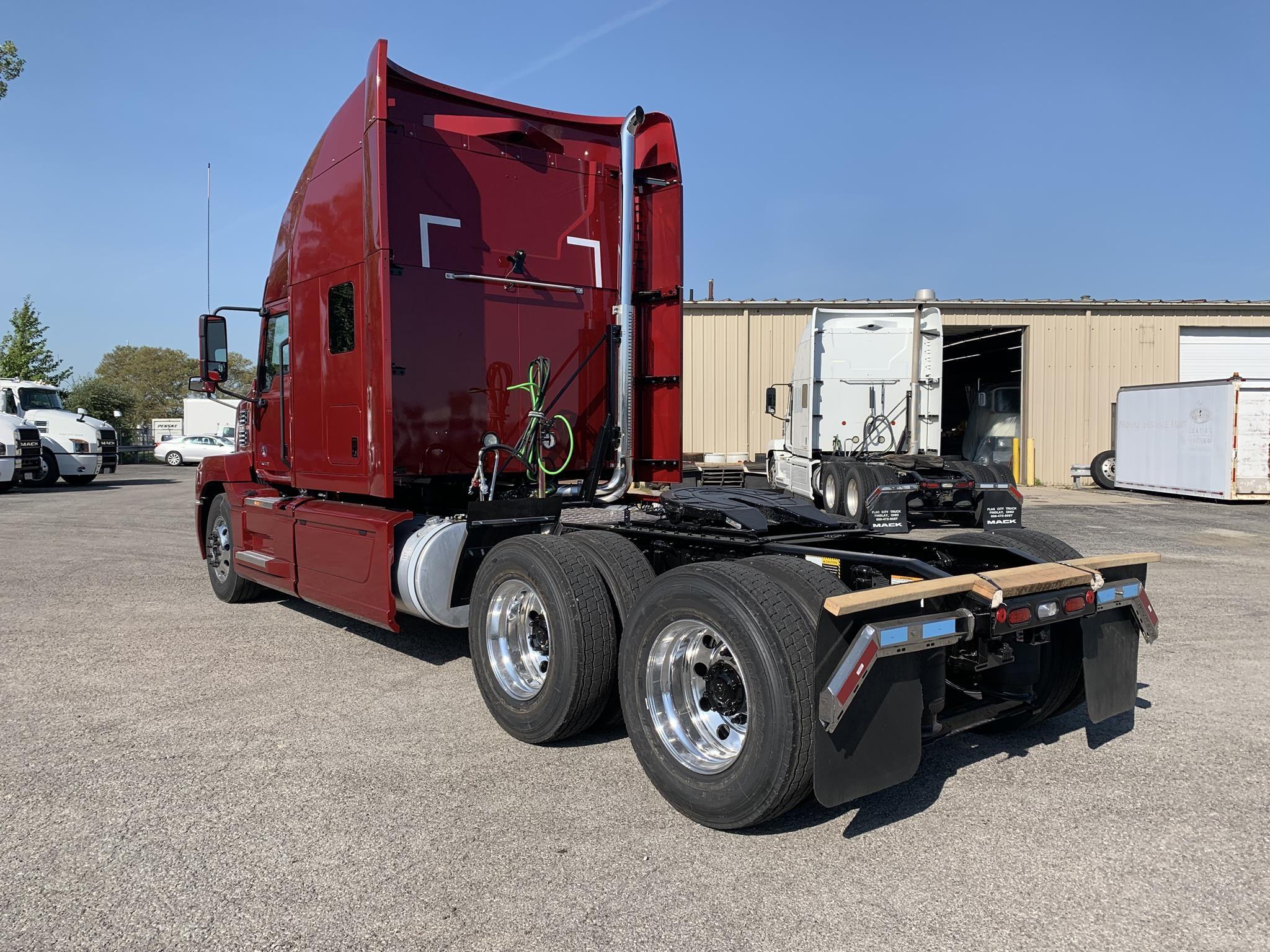2025 Mack Anthem — photo 3