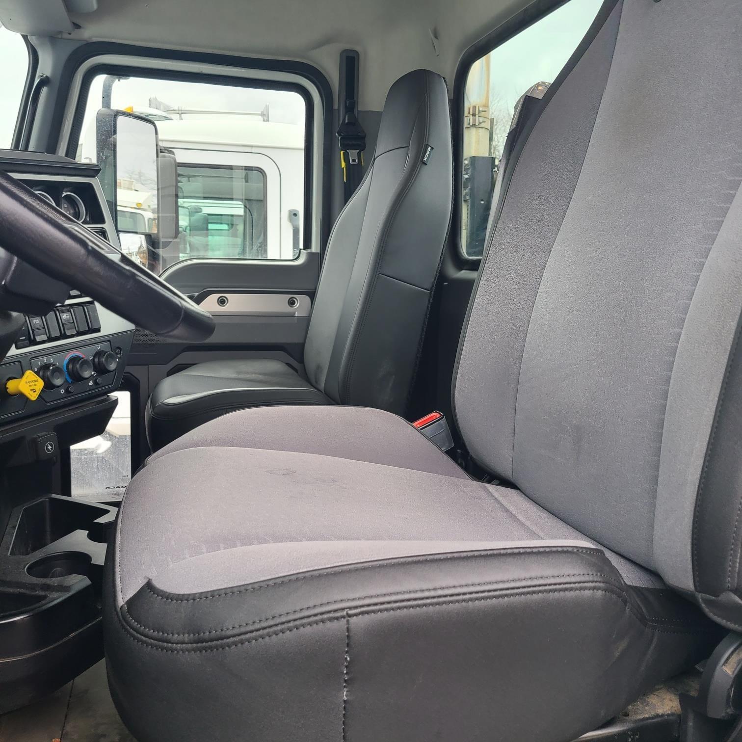 2019 Mack Anthem — photo 6