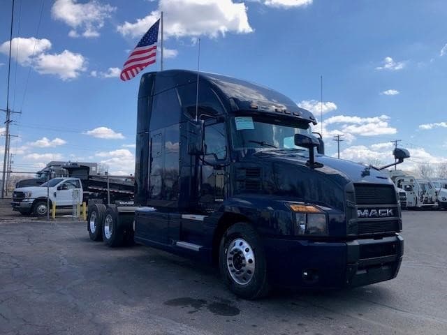 2026 Mack Anthem — photo 3