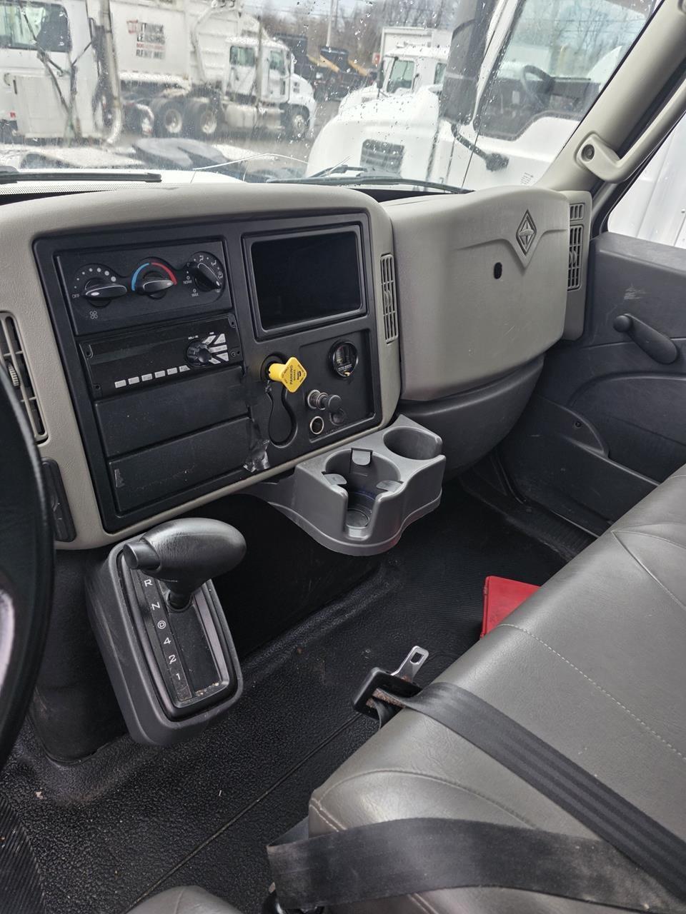 2016 International 4300 — photo 6