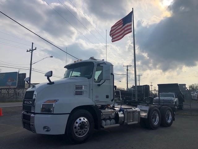 2025 Mack Anthem — photo 2