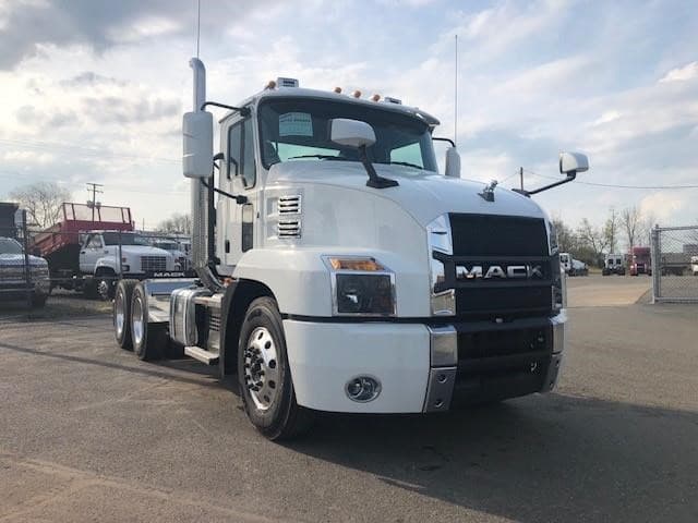 2025 Mack Anthem — photo 6