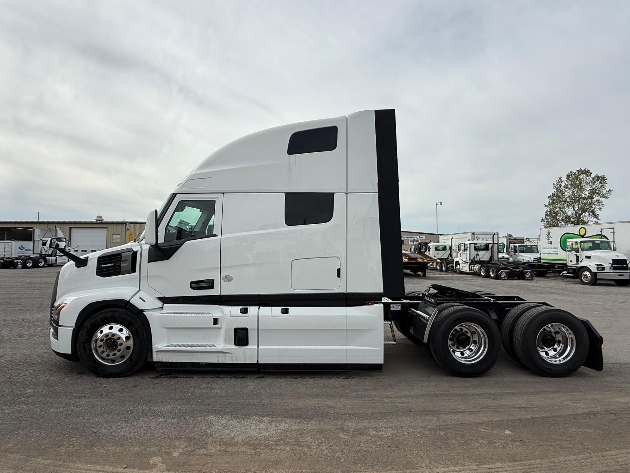 2026 Mack Pioneer — photo 2