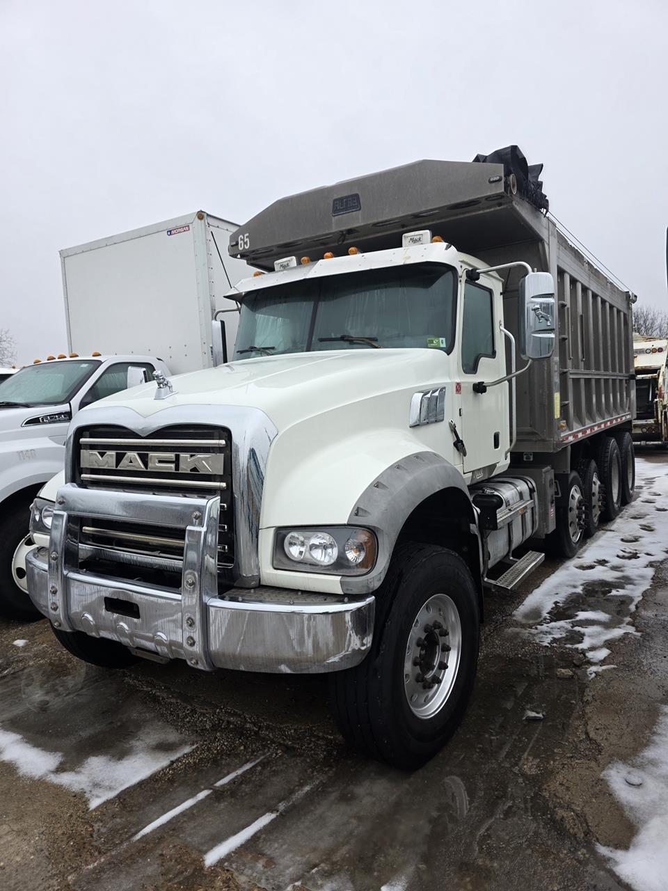 2015 Mack — photo 2