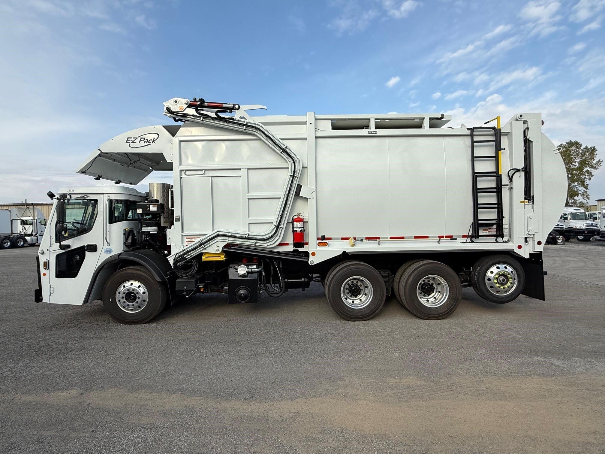 2025 Mack LR — photo 3