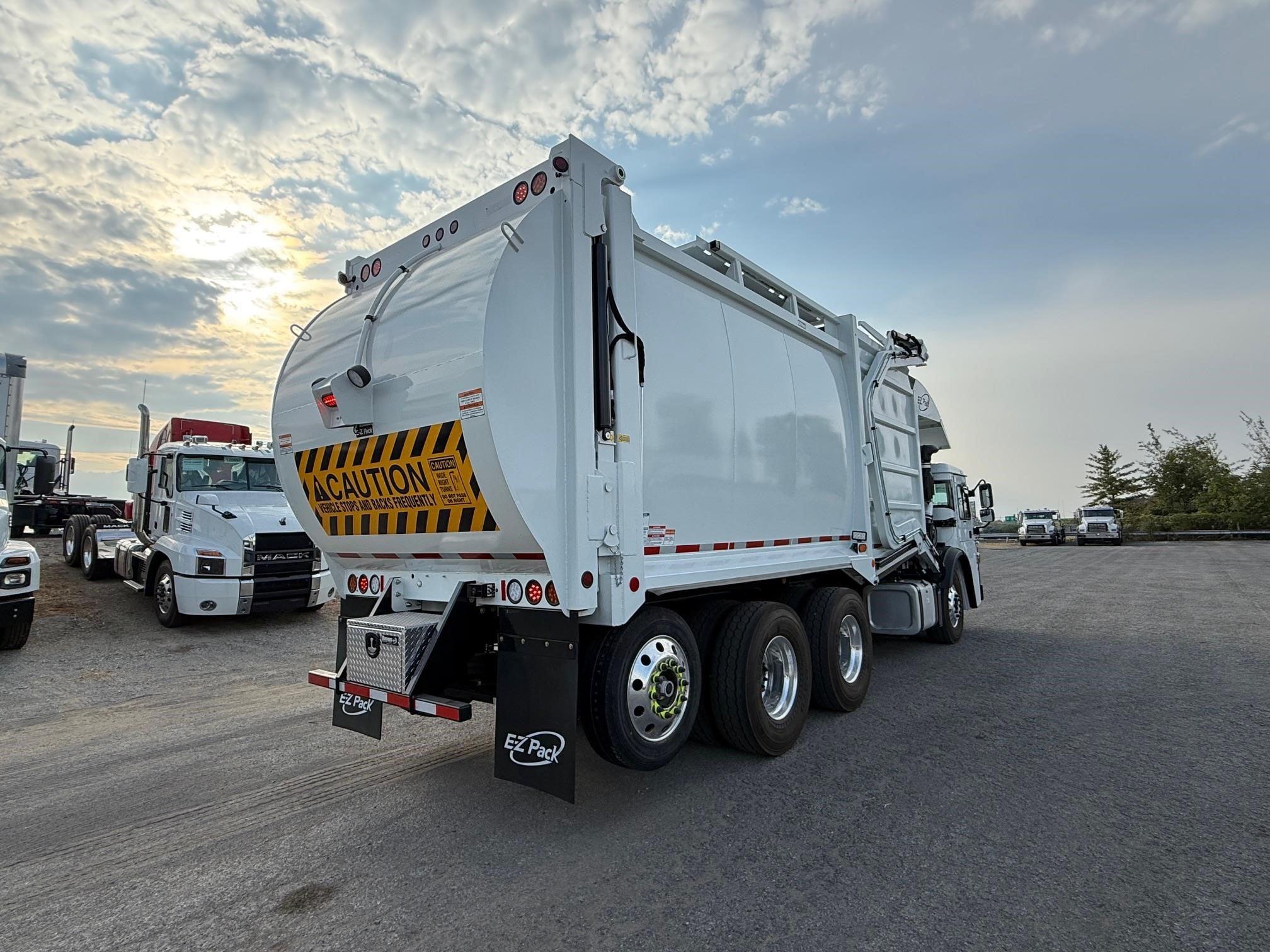 2025 Mack LR — photo 6