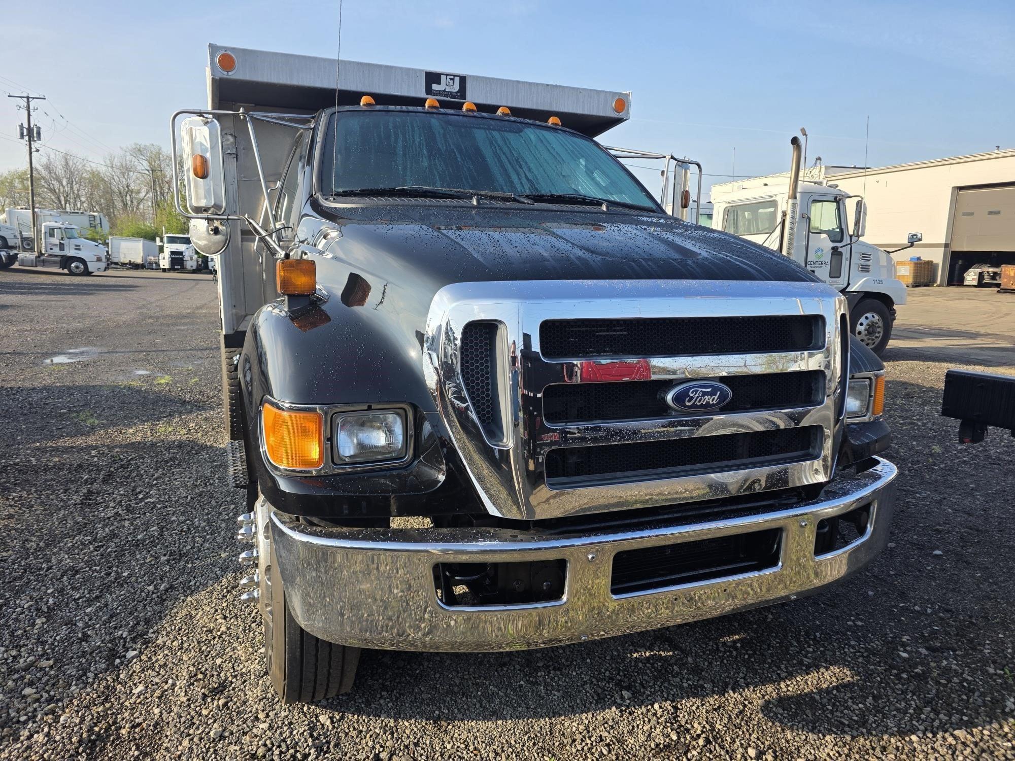2011 Ford F-750 — photo 3