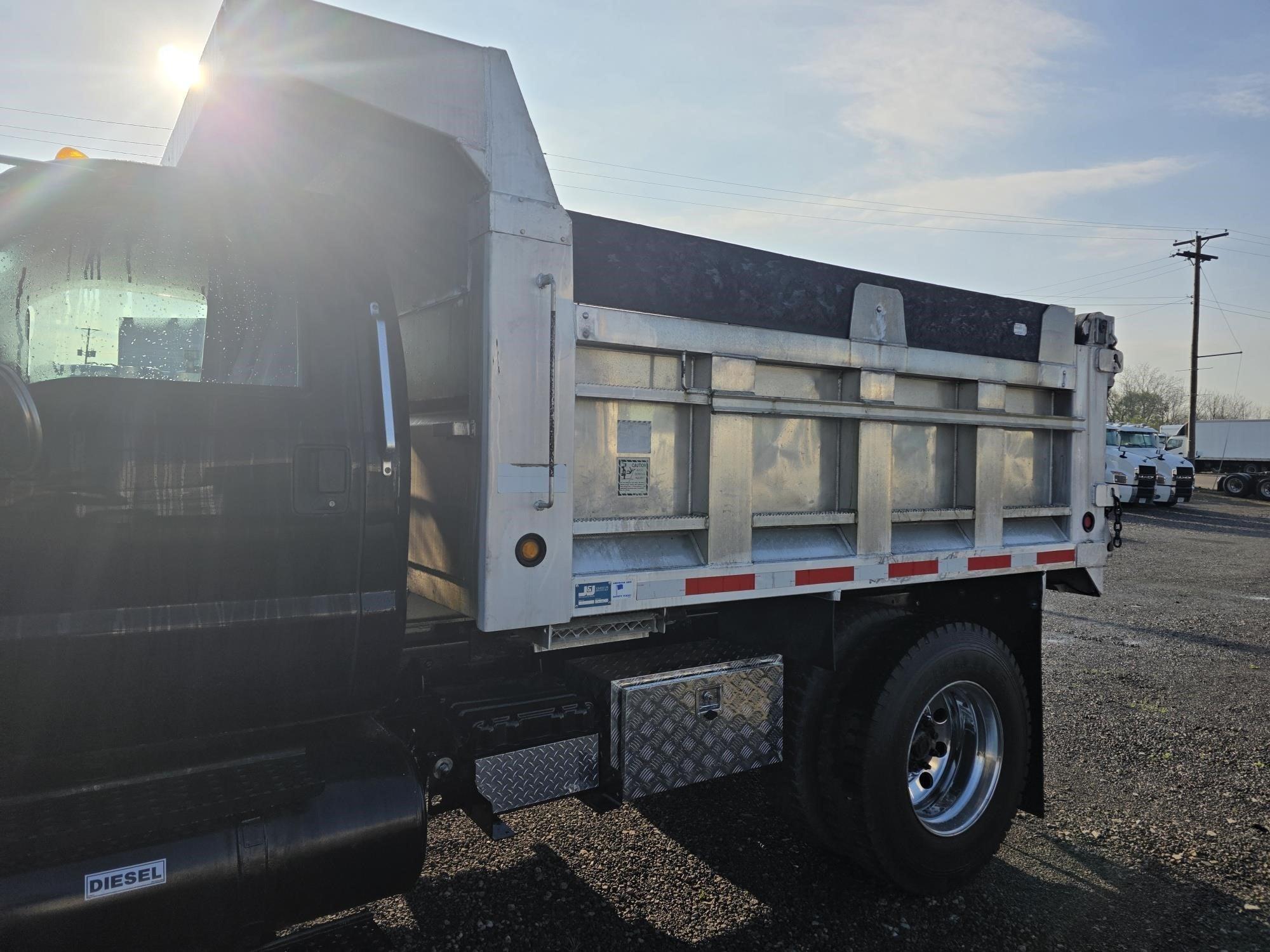 2011 Ford F-750 — photo 6
