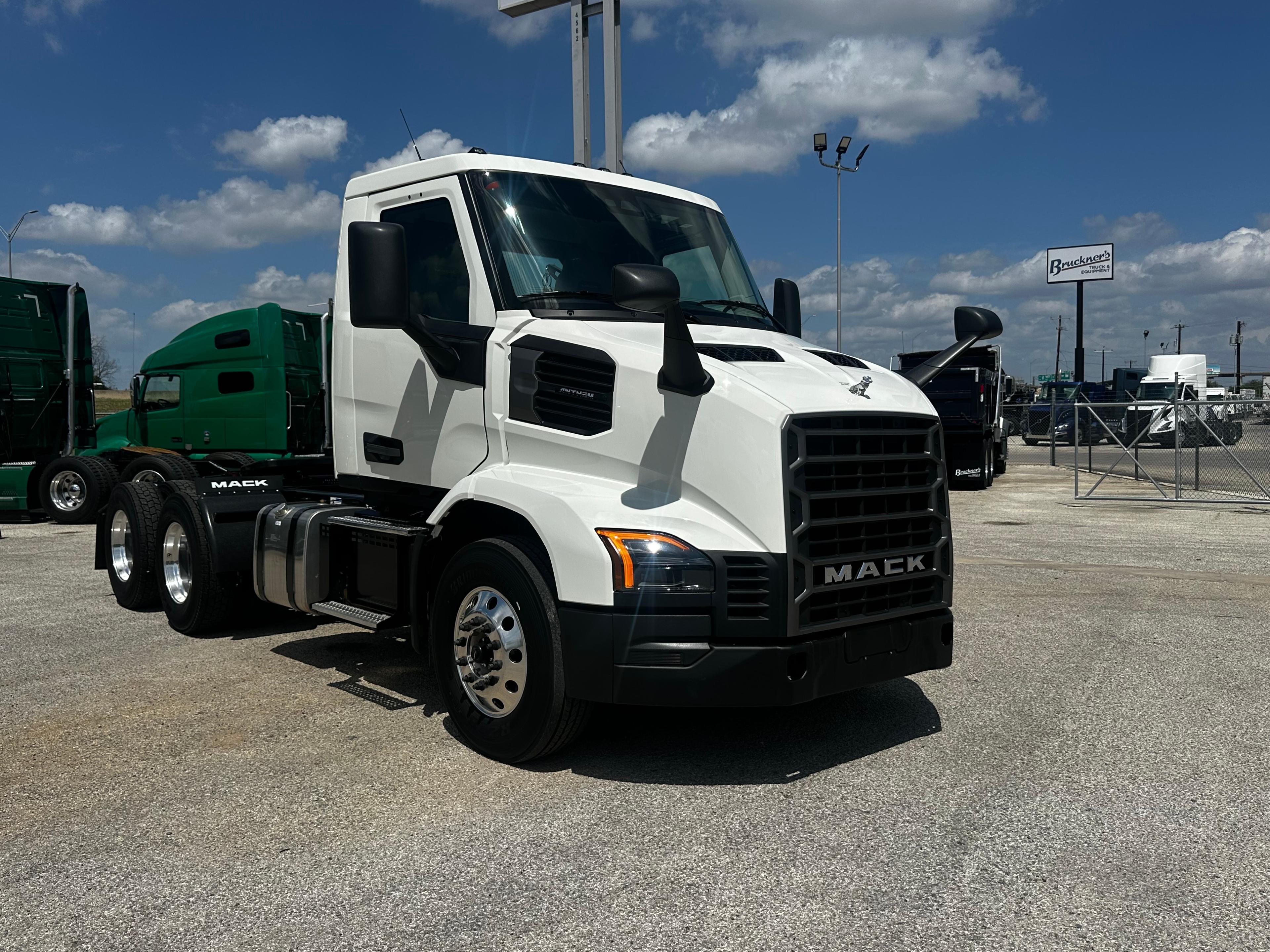 2027 Mack Anthem in San Antonio, TX — photo 2