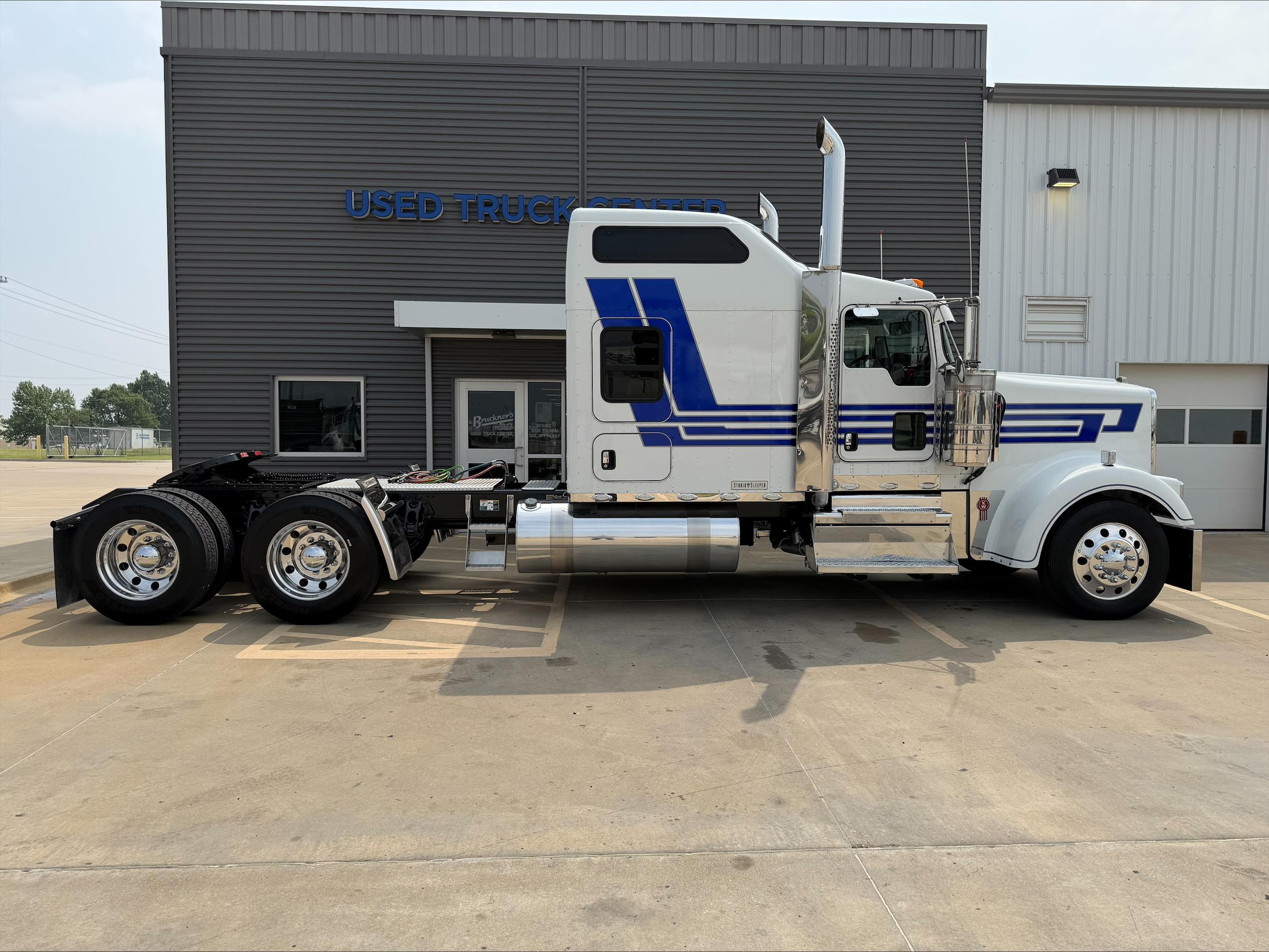 2022 Kenworth W900 in Tulsa, OK — photo 4
