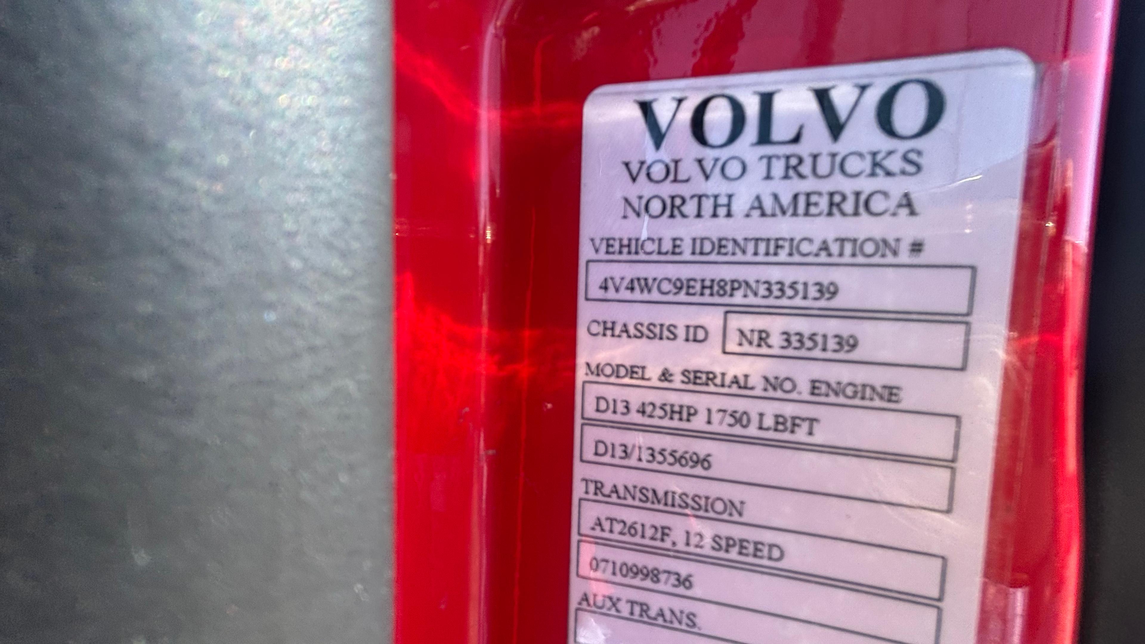 2023 Volvo VNR 640 in Spokane, WA — photo 17