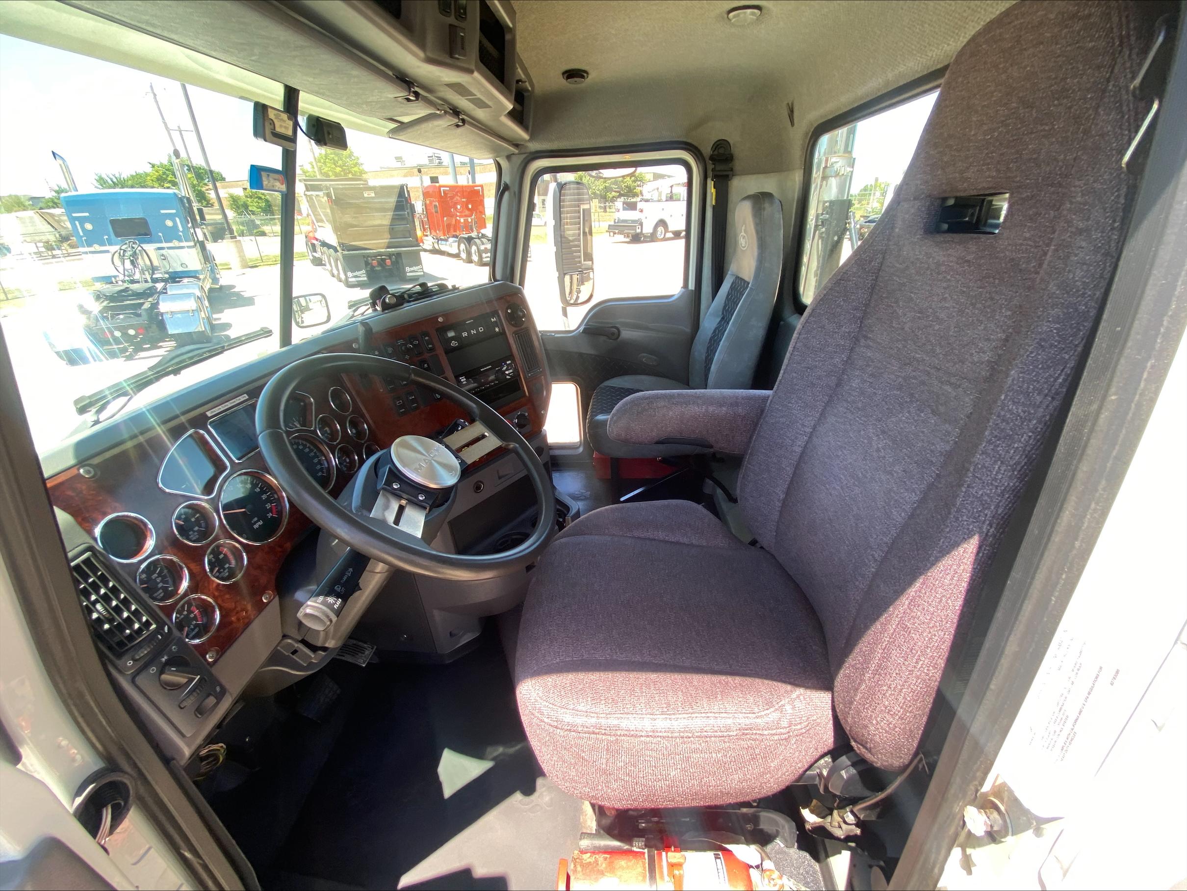 2016 Mack Pinnacle in Oklahoma City, OK — photo 13