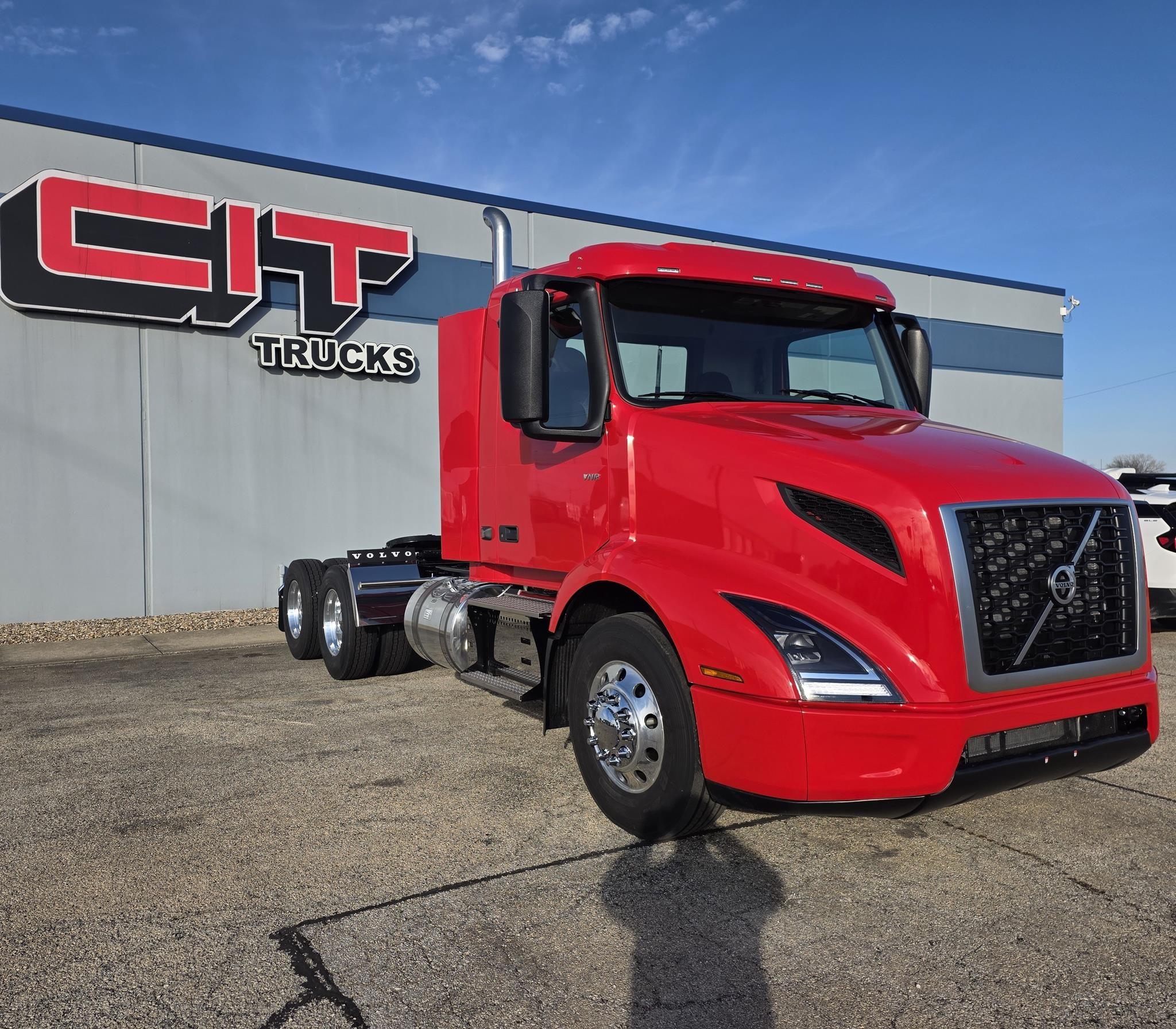 2026 Volvo VNR 640 in Springfield, IL — photo 3