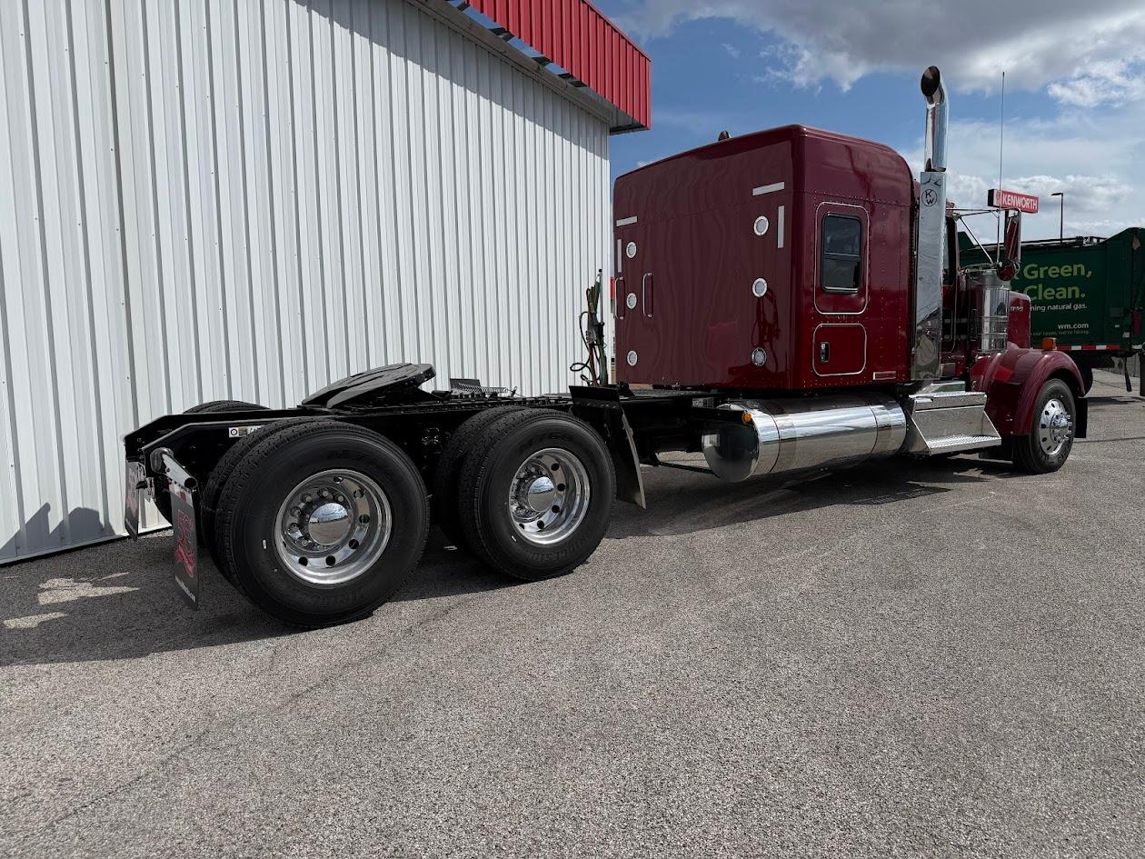 2026 Kenworth W900 in Fenton, MO — photo 4