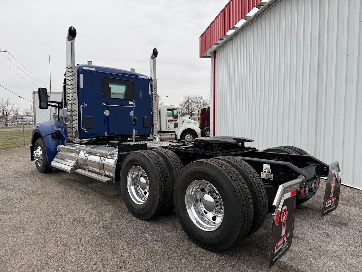 2027 Kenworth W990 in Fenton, MO — photo 2