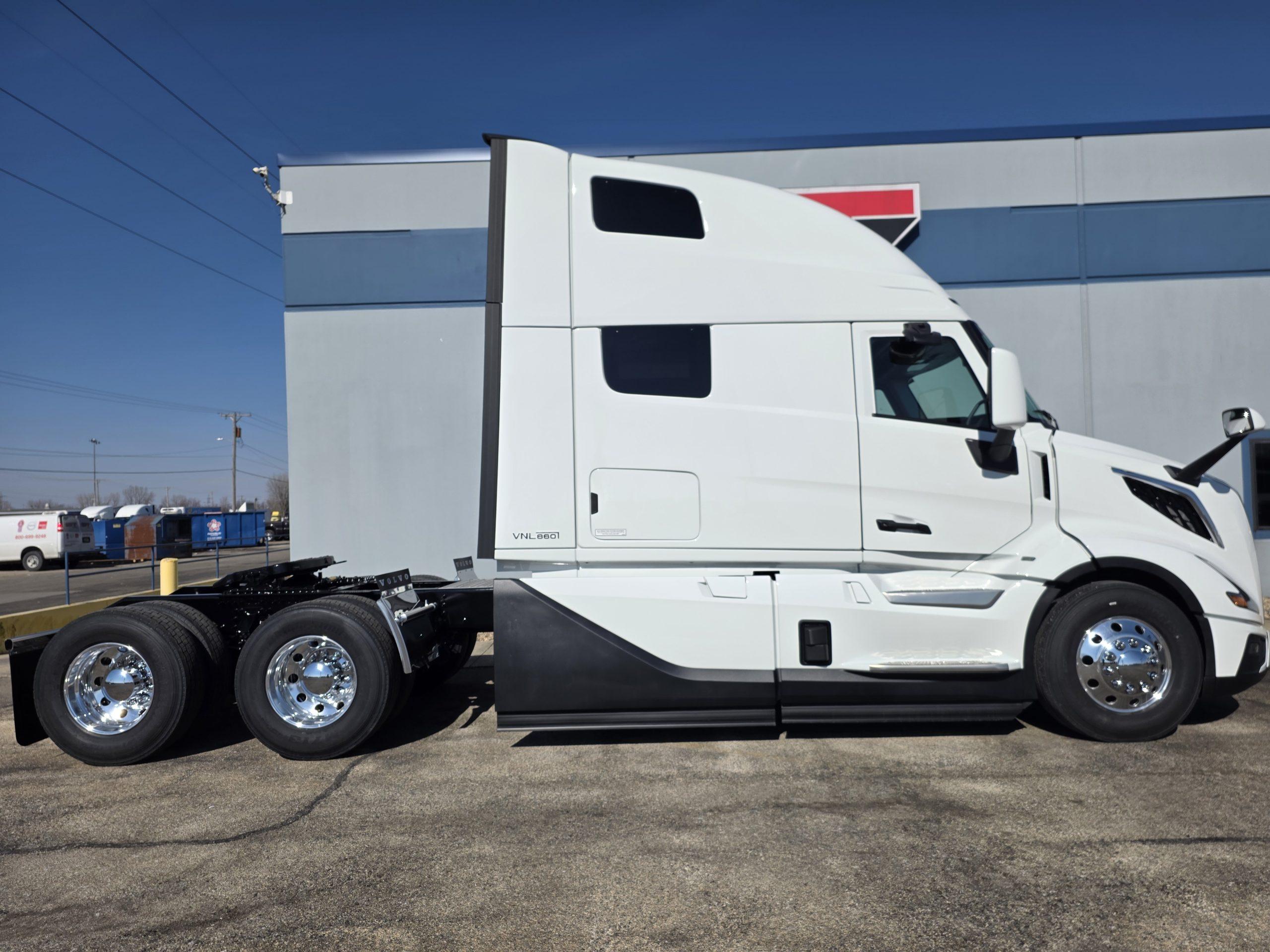 2027 Volvo VNL 860 in Springfield, IL — photo 4