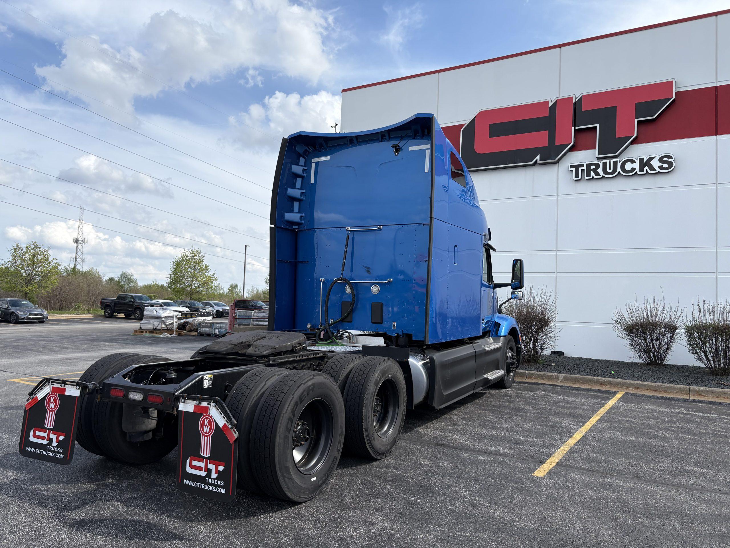 2023 Peterbilt 579 in Mokena, IL — photo 5