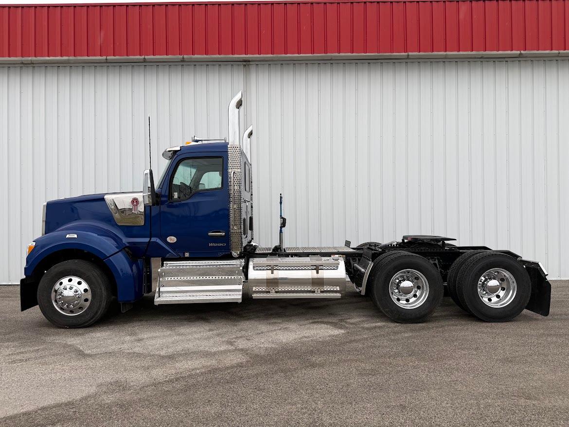 2027 Kenworth W990 in Fenton, MO — photo 3