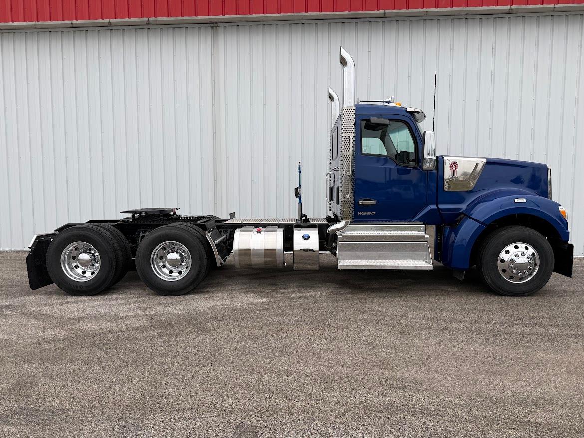 2027 Kenworth W990 in Fenton, MO — photo 4