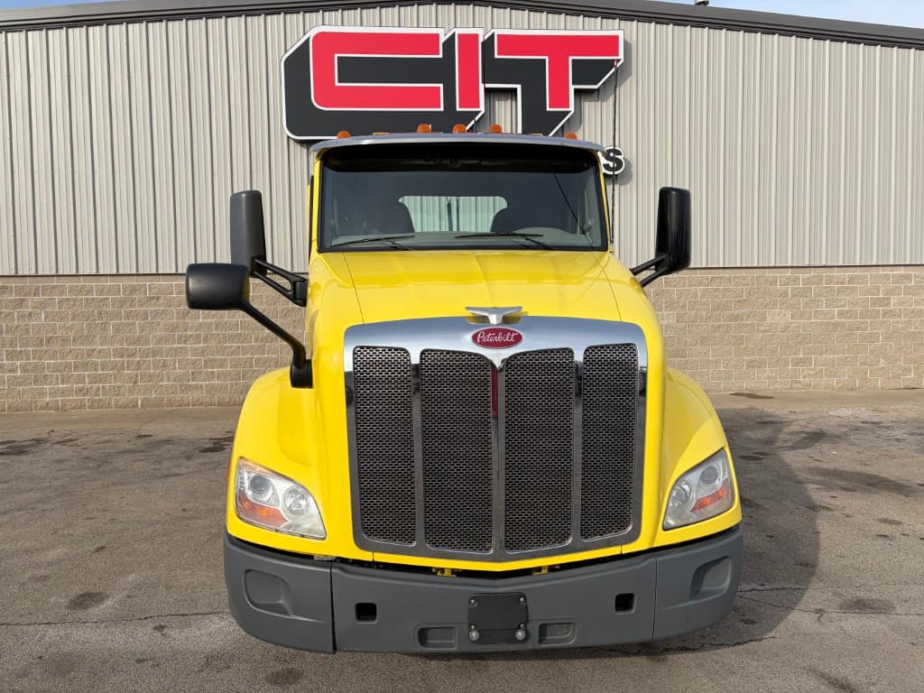 2021 Peterbilt 579 in Morton, IL — photo 2