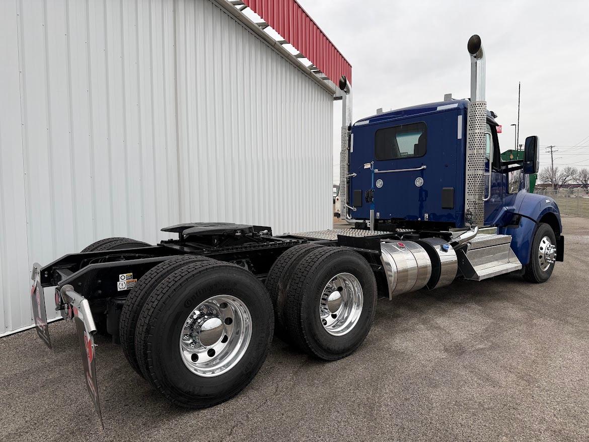 2027 Kenworth W990 in Fenton, MO — photo 6