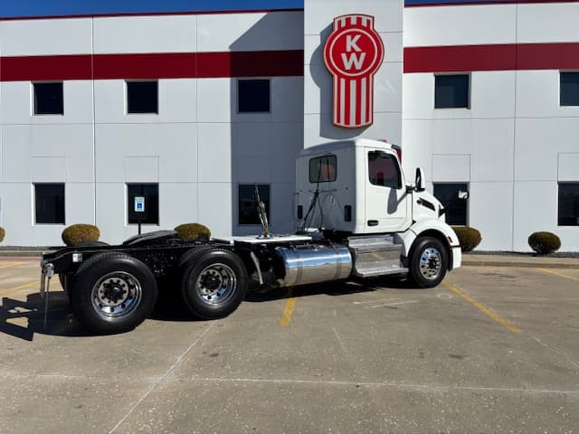 2023 Peterbilt 579 in Troy, IL — photo 4
