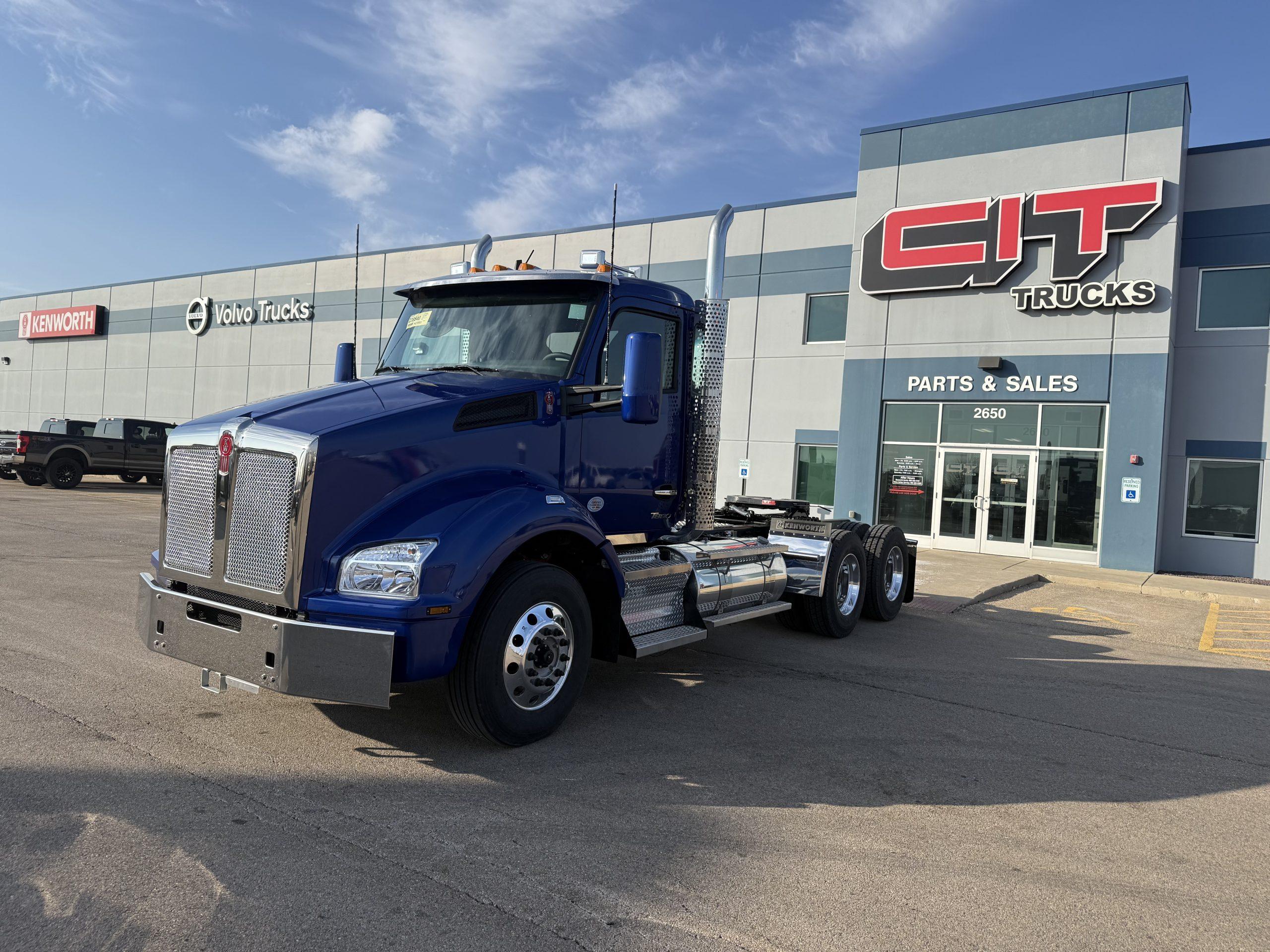 2027 Kenworth T880