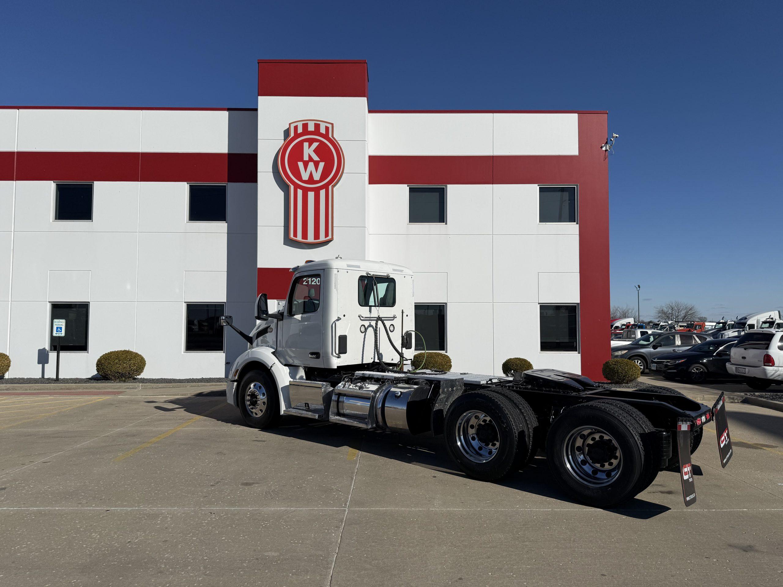 2023 Peterbilt 579 in Troy, IL — photo 6