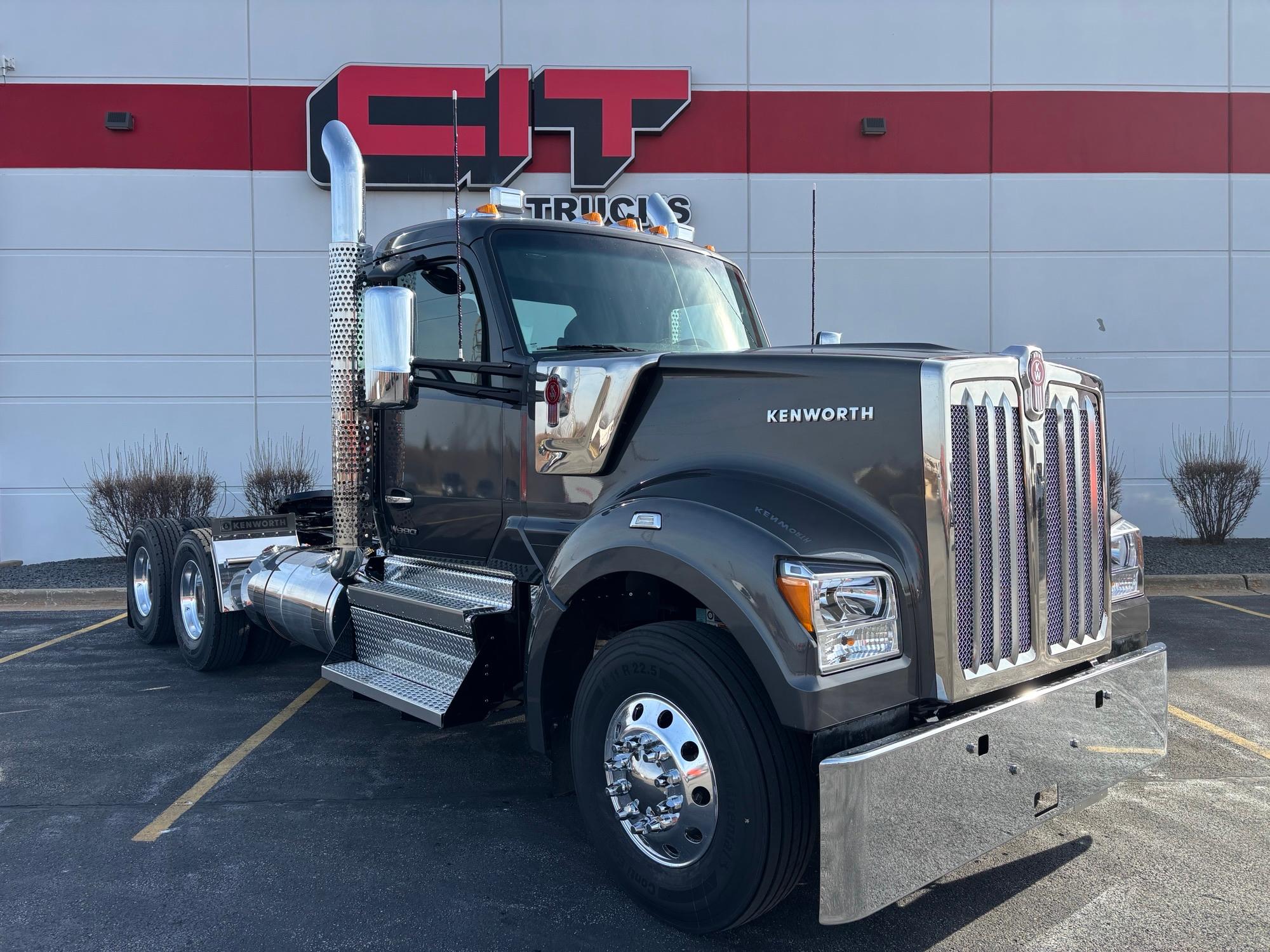 2027 Kenworth W990 in Mokena, IL — photo 3