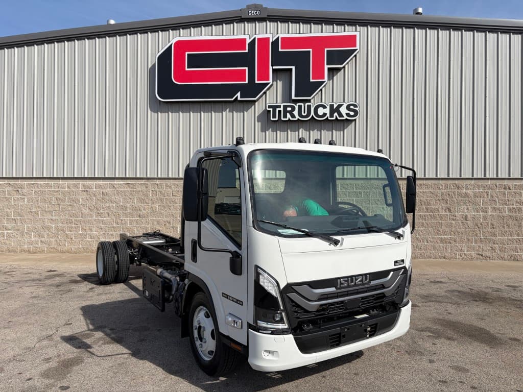 2025 Isuzu in Morton, IL — photo 3