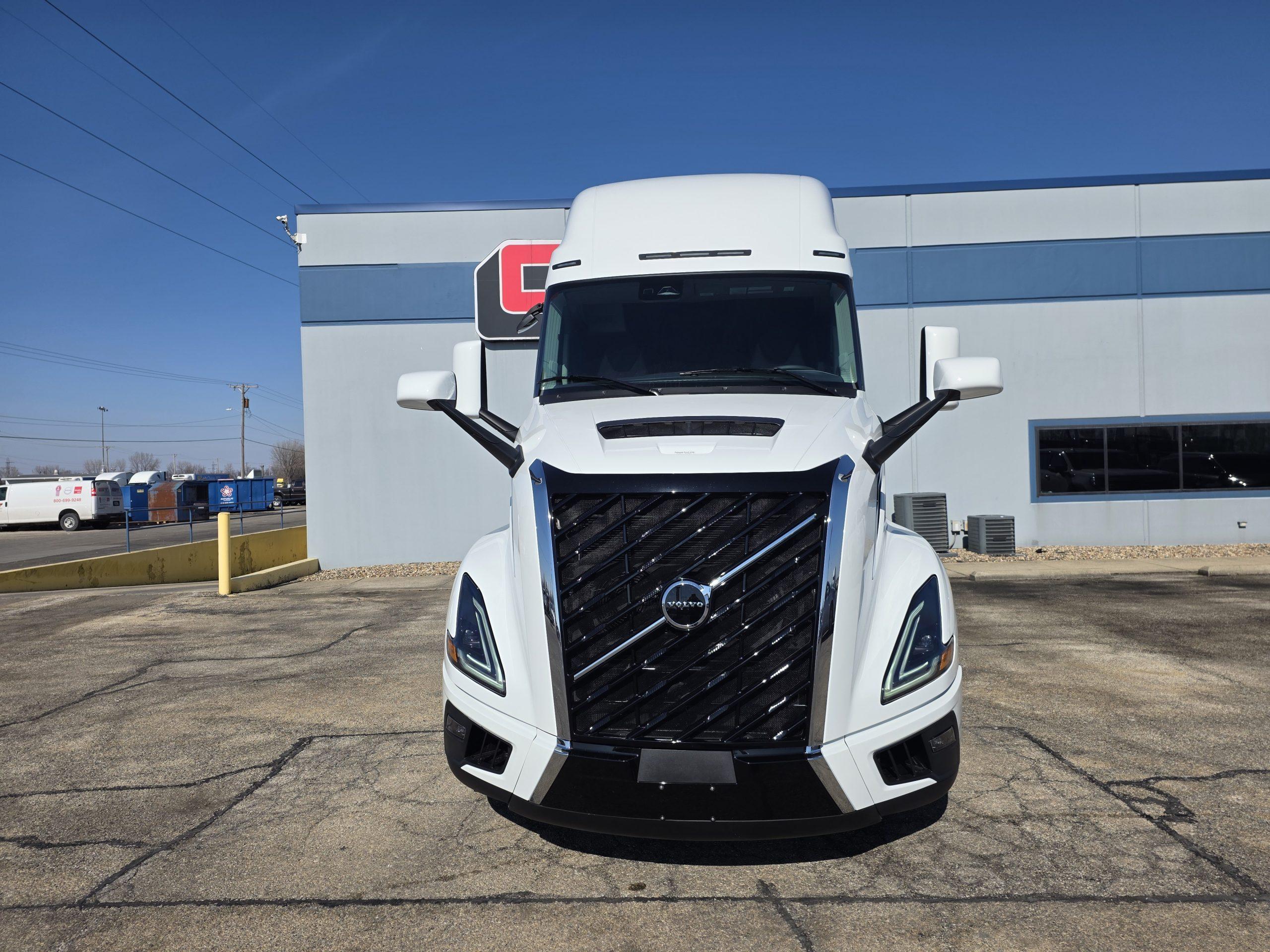 2027 Volvo VNL 860 in Springfield, IL — photo 2