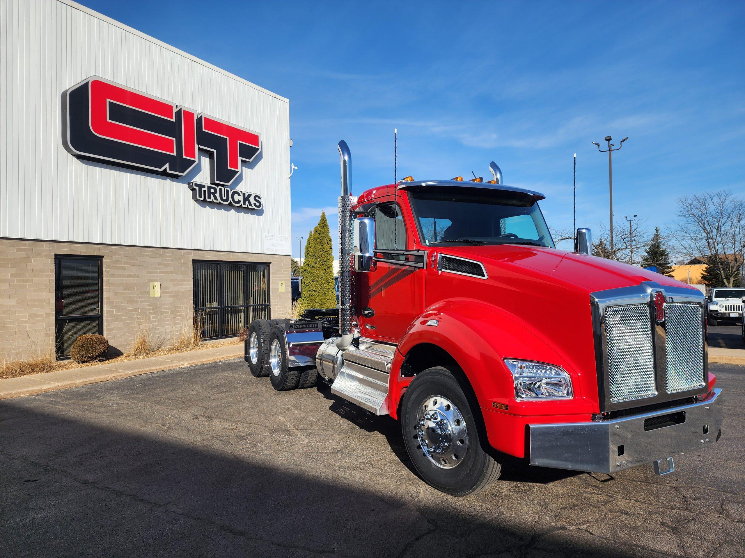 2027 Kenworth T880 in Rockford, IL — photo 4