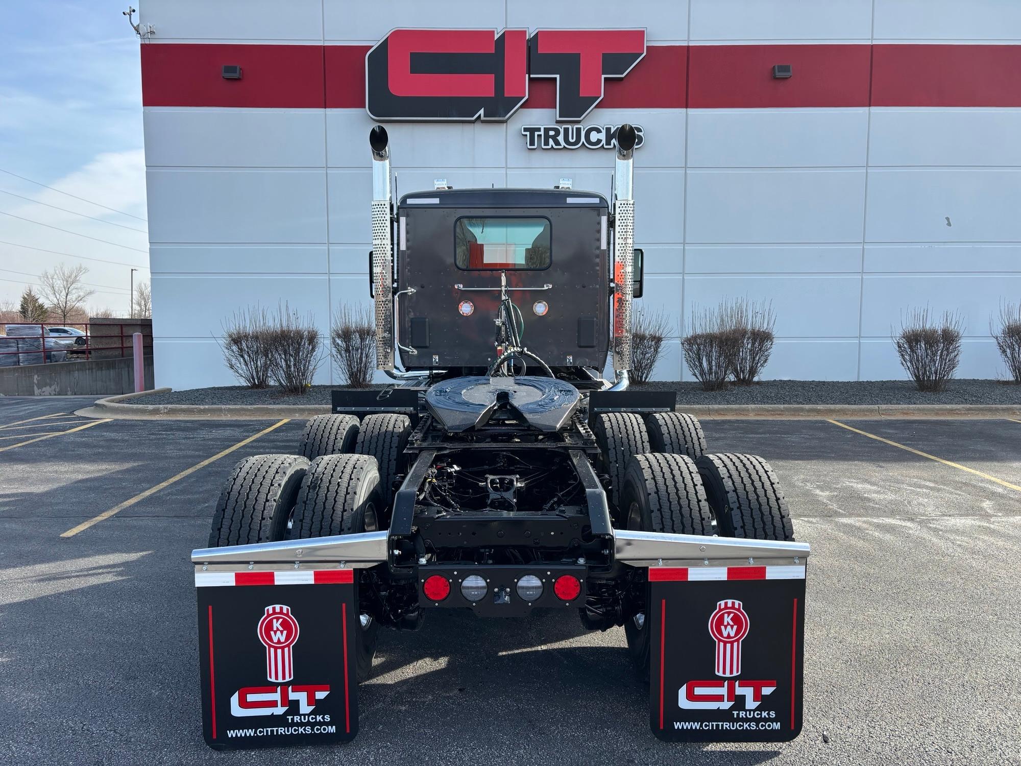 2027 Kenworth W990 in Mokena, IL — photo 5