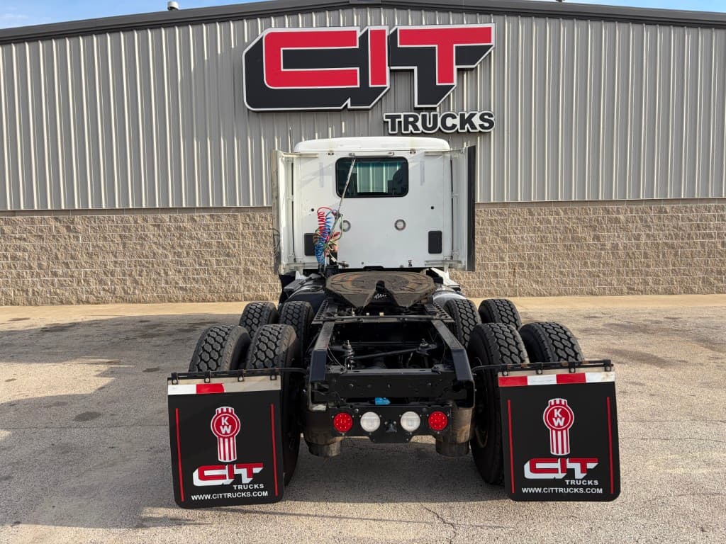 2021 Kenworth T680 in Morton, IL — photo 5