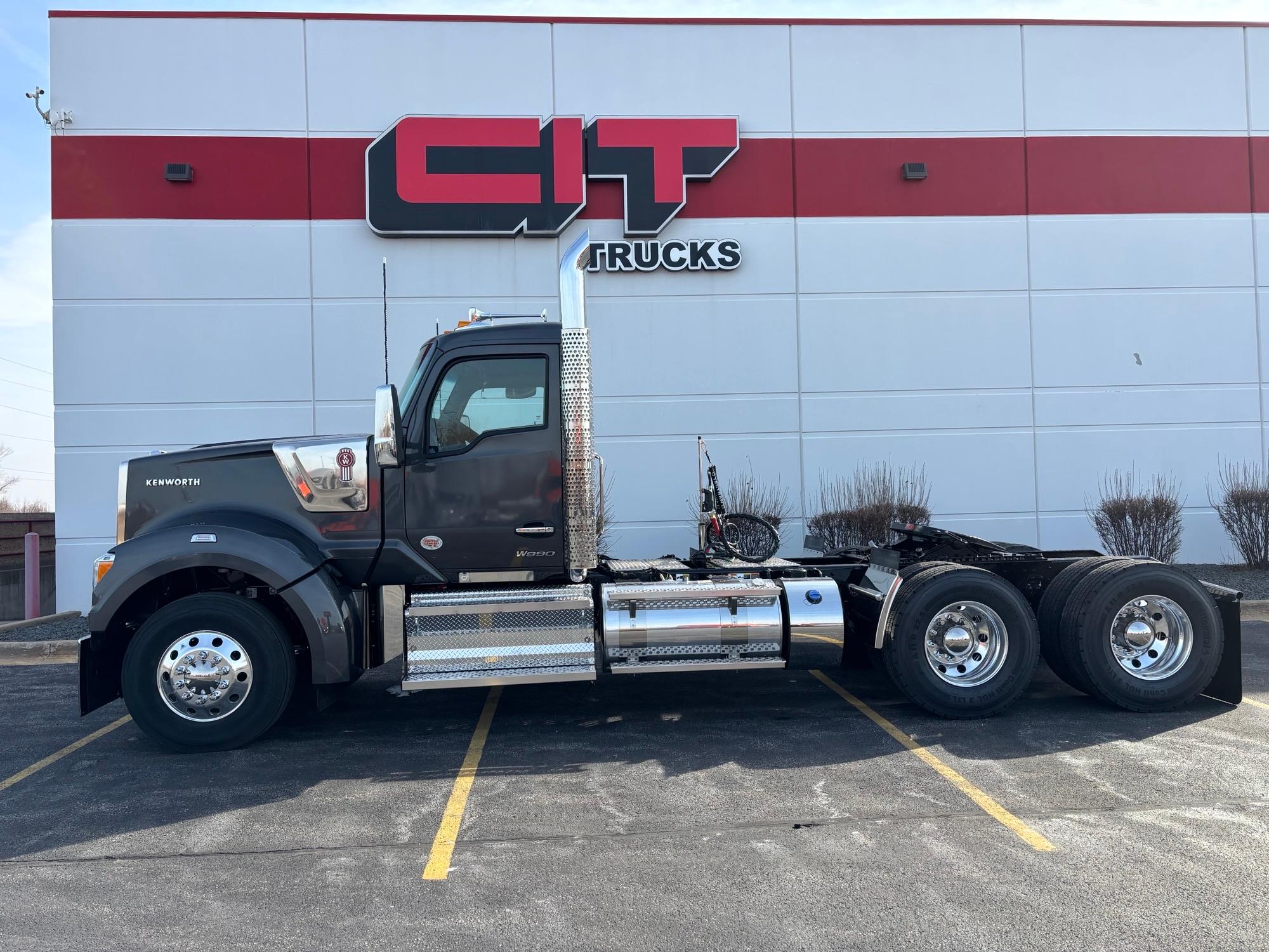 2027 Kenworth W990 in Mokena, IL — photo 6