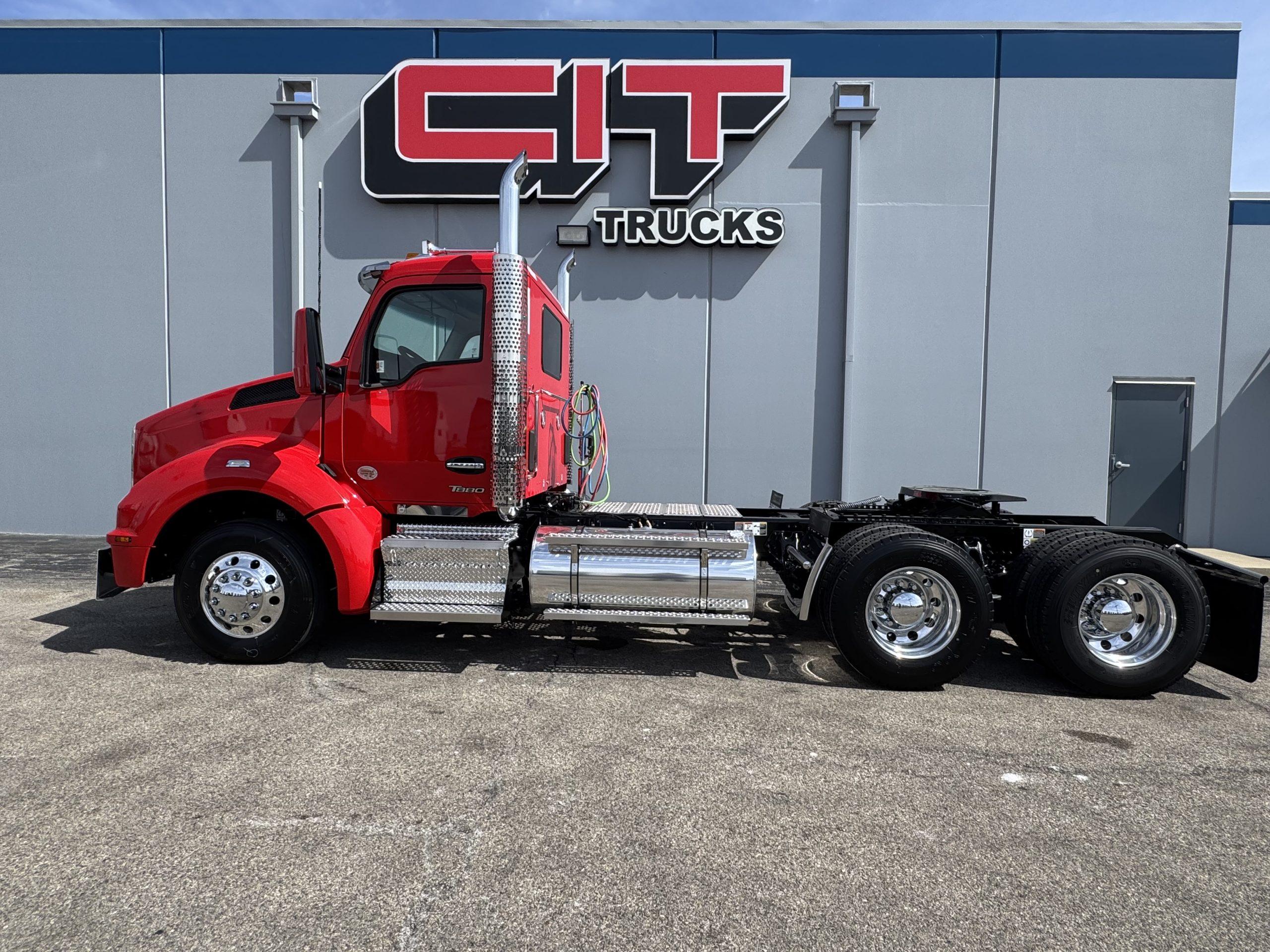 2027 Kenworth T880 in Champaign, IL — photo 6