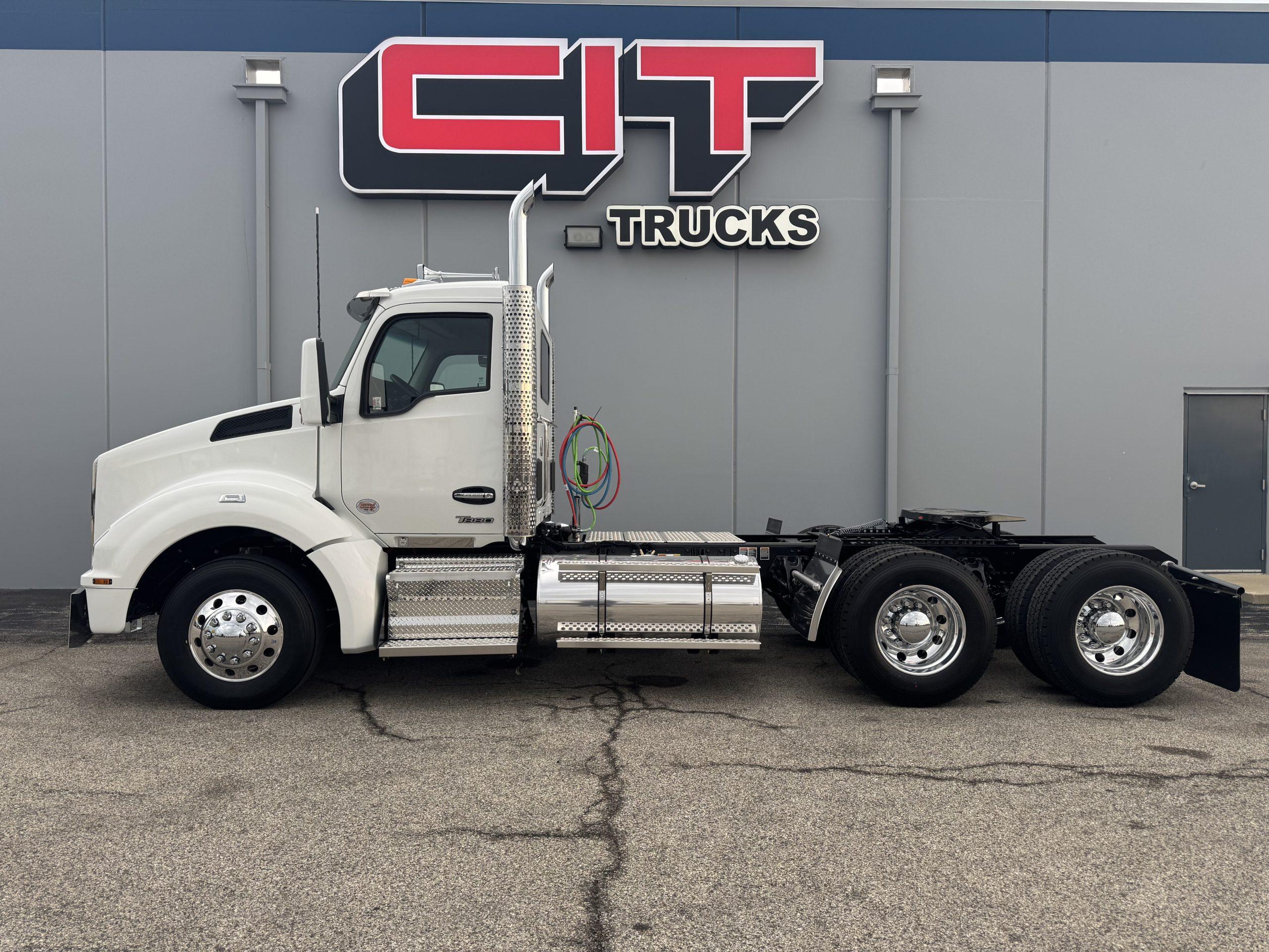 2027 Kenworth T880 in Champaign, IL — photo 5