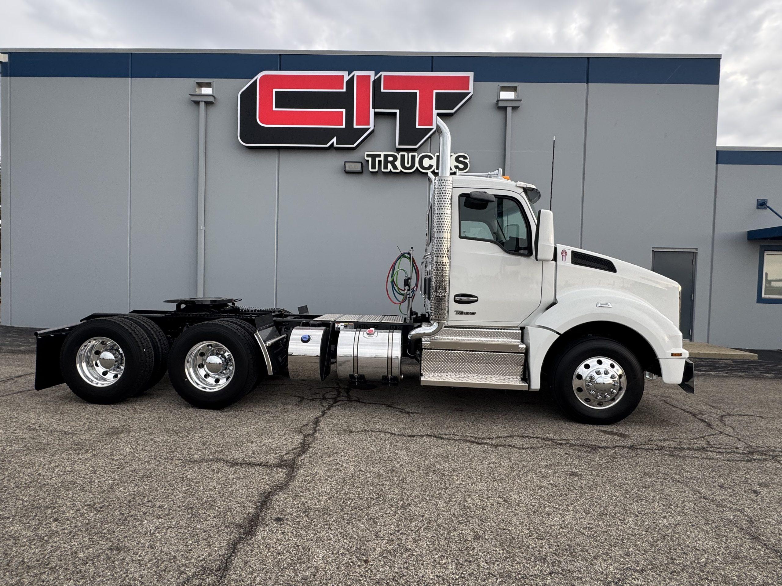 2027 Kenworth T880 in Champaign, IL — photo 6