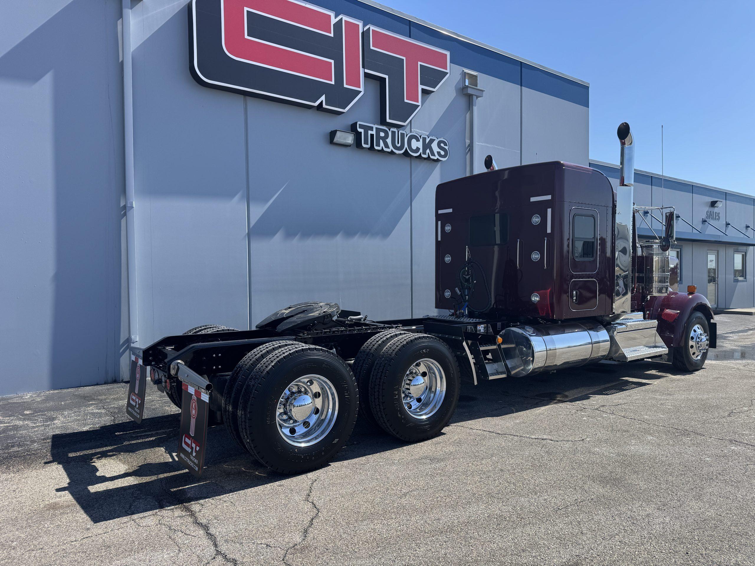 2027 Kenworth W900 in Champaign, IL — photo 5