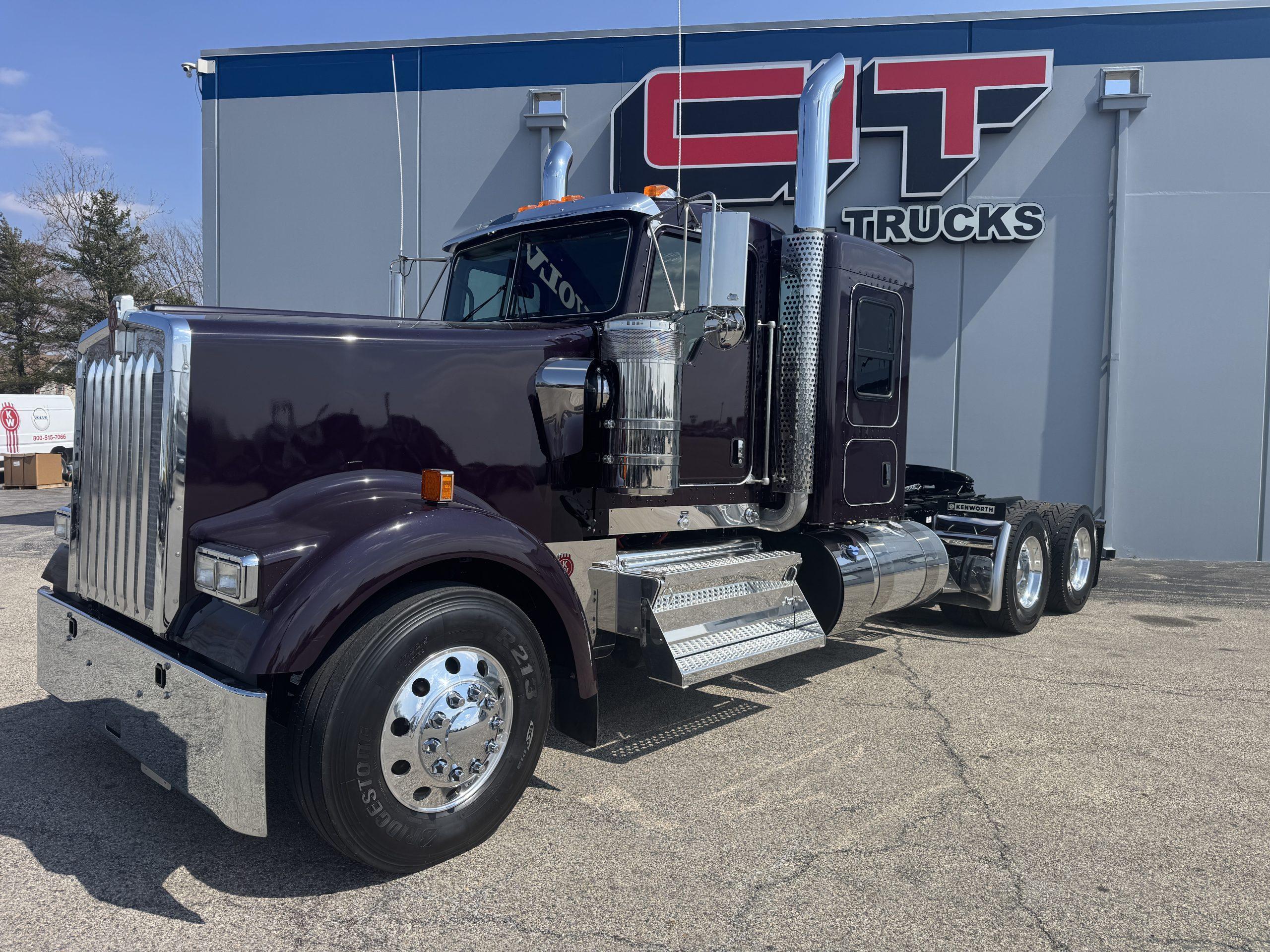 2027 Kenworth W900