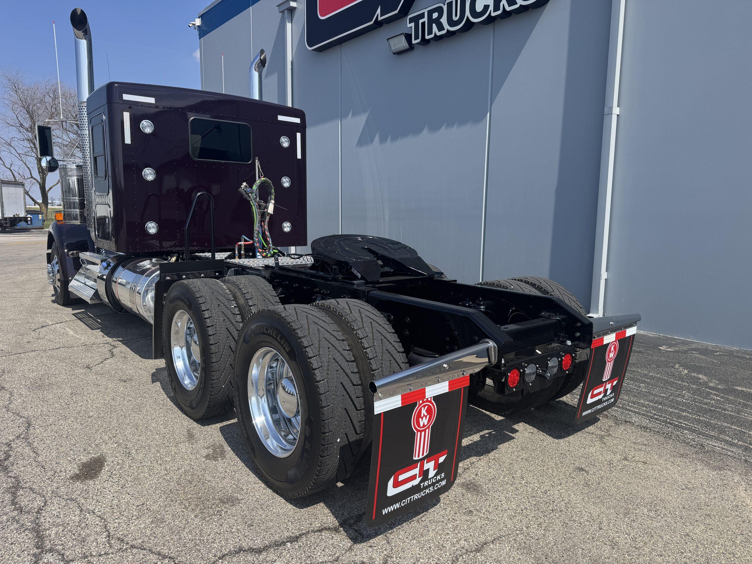 2027 Kenworth W900 in Champaign, IL — photo 5